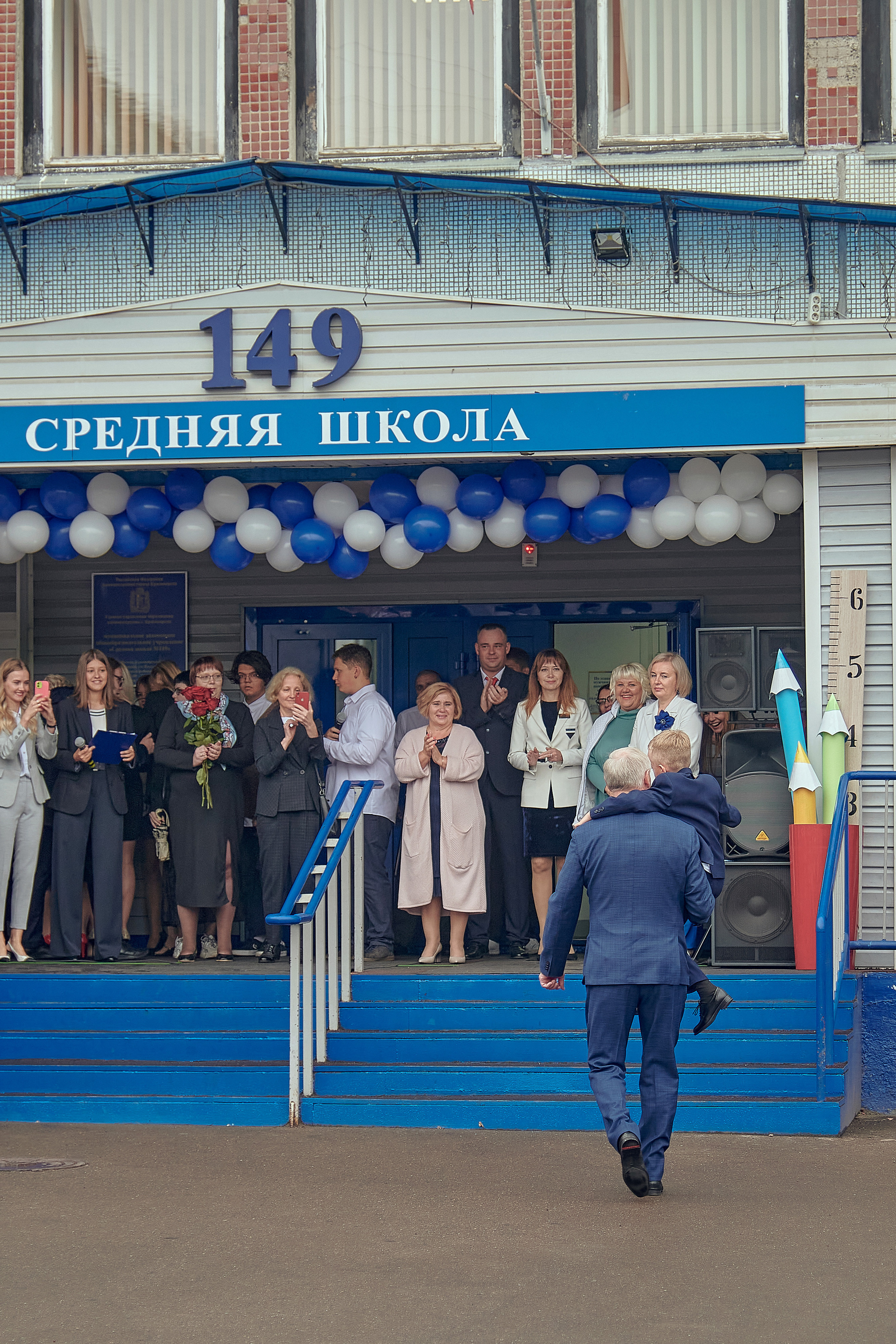 Портфолио репортажной фотосъёмки: 1 сентября в школе № 149. Фотограф Яковлев Роман — Красноярск