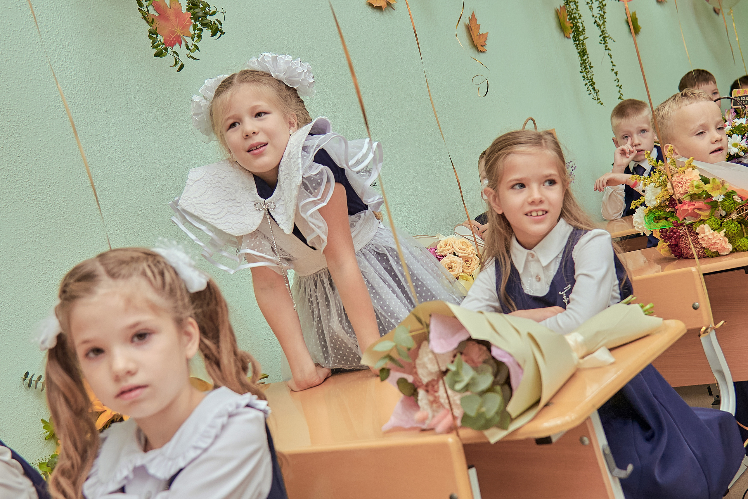 Портфолио репортажной фотосъёмки: 1 сентября в школе № 149. Фотограф Яковлев Роман — Красноярск