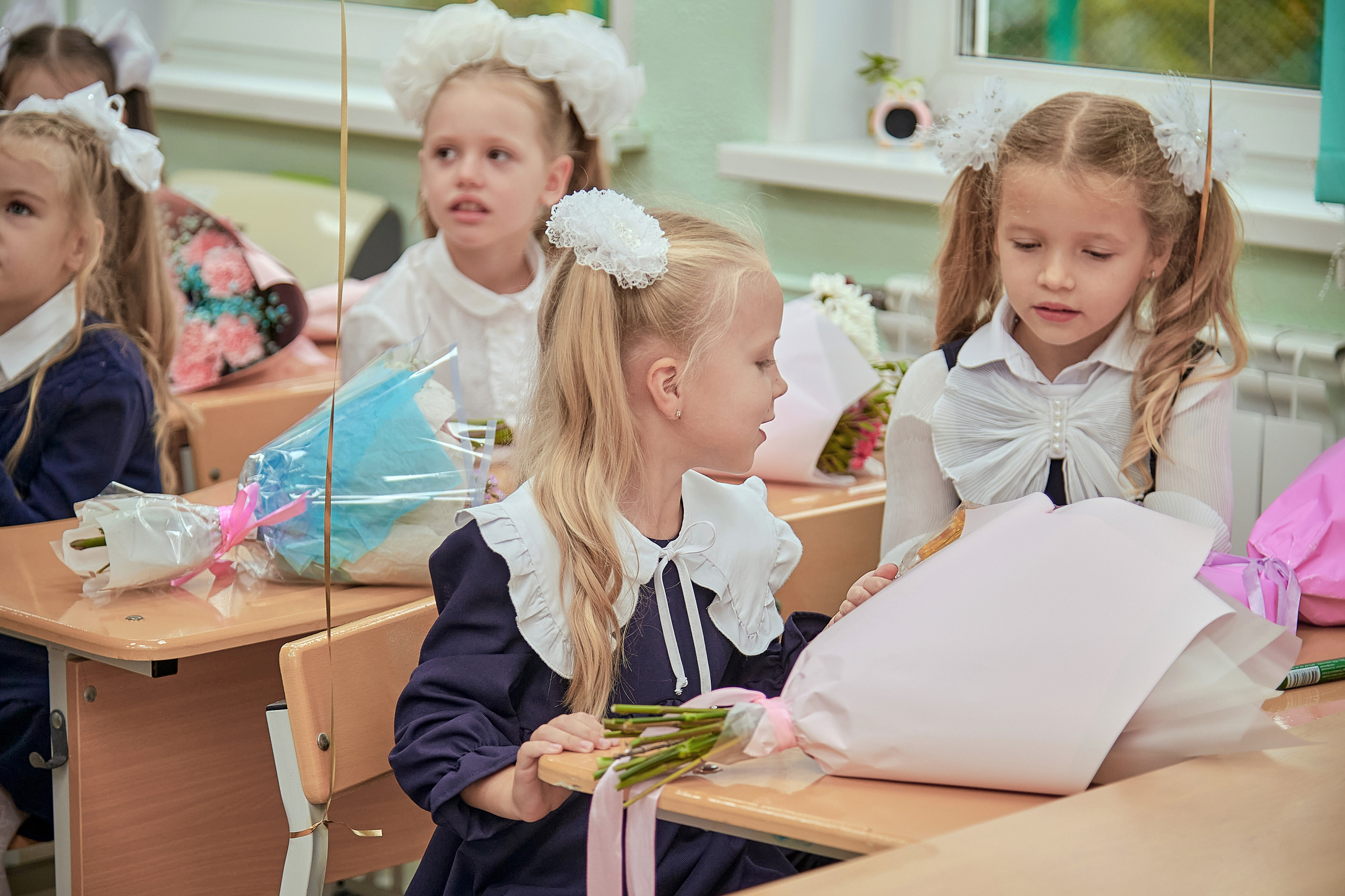 Портфолио репортажной фотосъёмки: 1 сентября в школе № 149. Фотограф Яковлев Роман — Красноярск