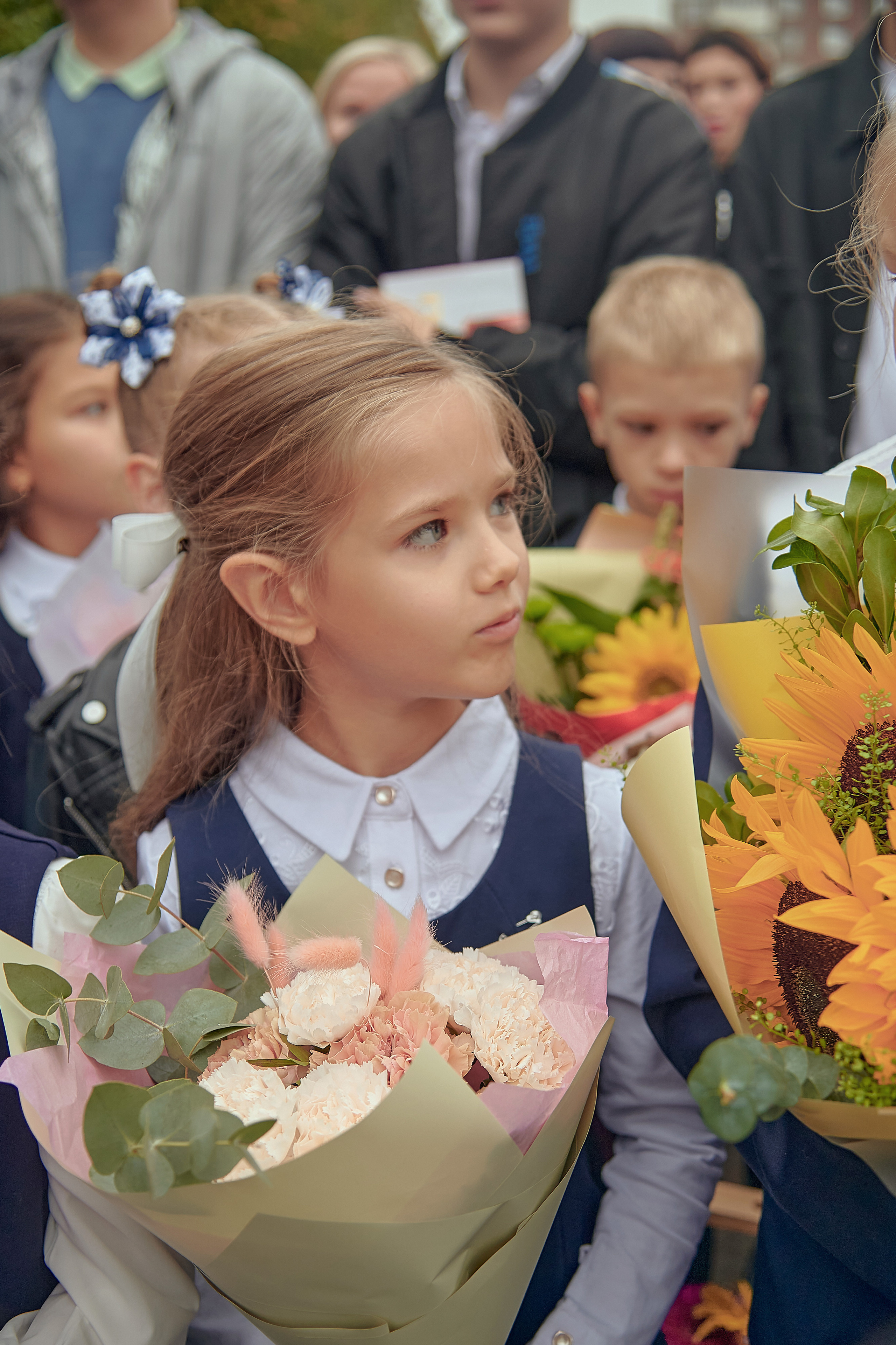 Портфолио репортажной фотосъёмки: 1 сентября в школе № 149. Фотограф Яковлев Роман — Красноярск