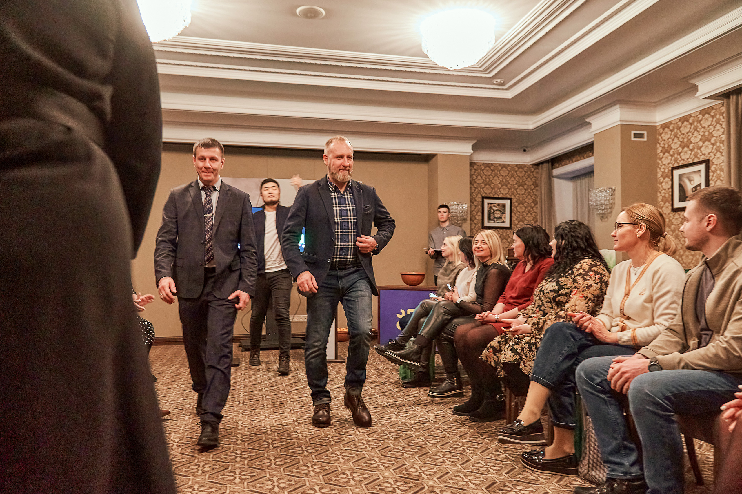 Портфолио репортажной фотосъёмки: "Сбербанк" Новый год. Фотограф Яковлев Роман — Красноярск