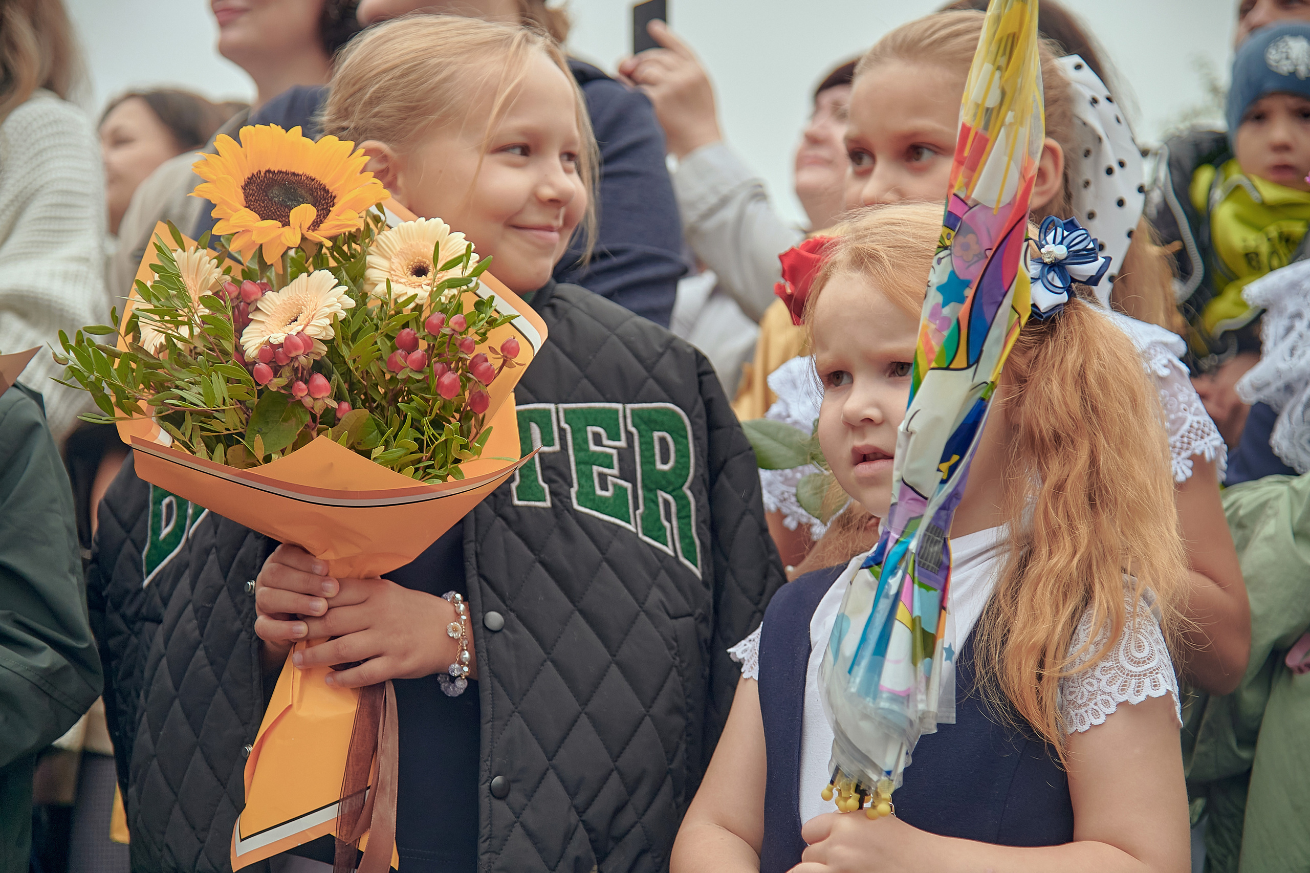 Портфолио репортажной фотосъёмки: 1 сентября в школе № 149. Фотограф Яковлев Роман — Красноярск