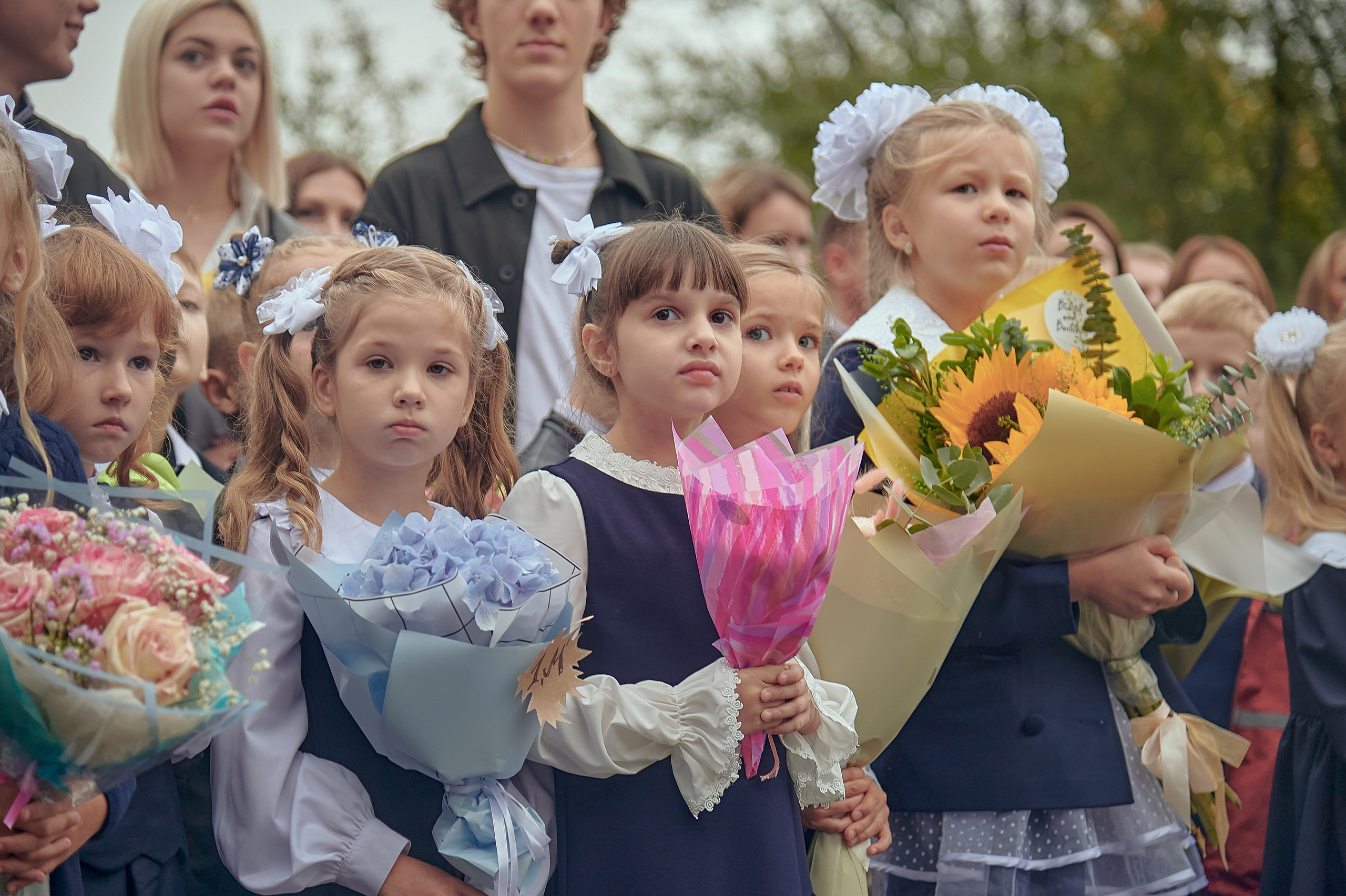 Портфолио репортажной фотосъёмки: 1 сентября в школе № 149. Фотограф Яковлев Роман — Красноярск