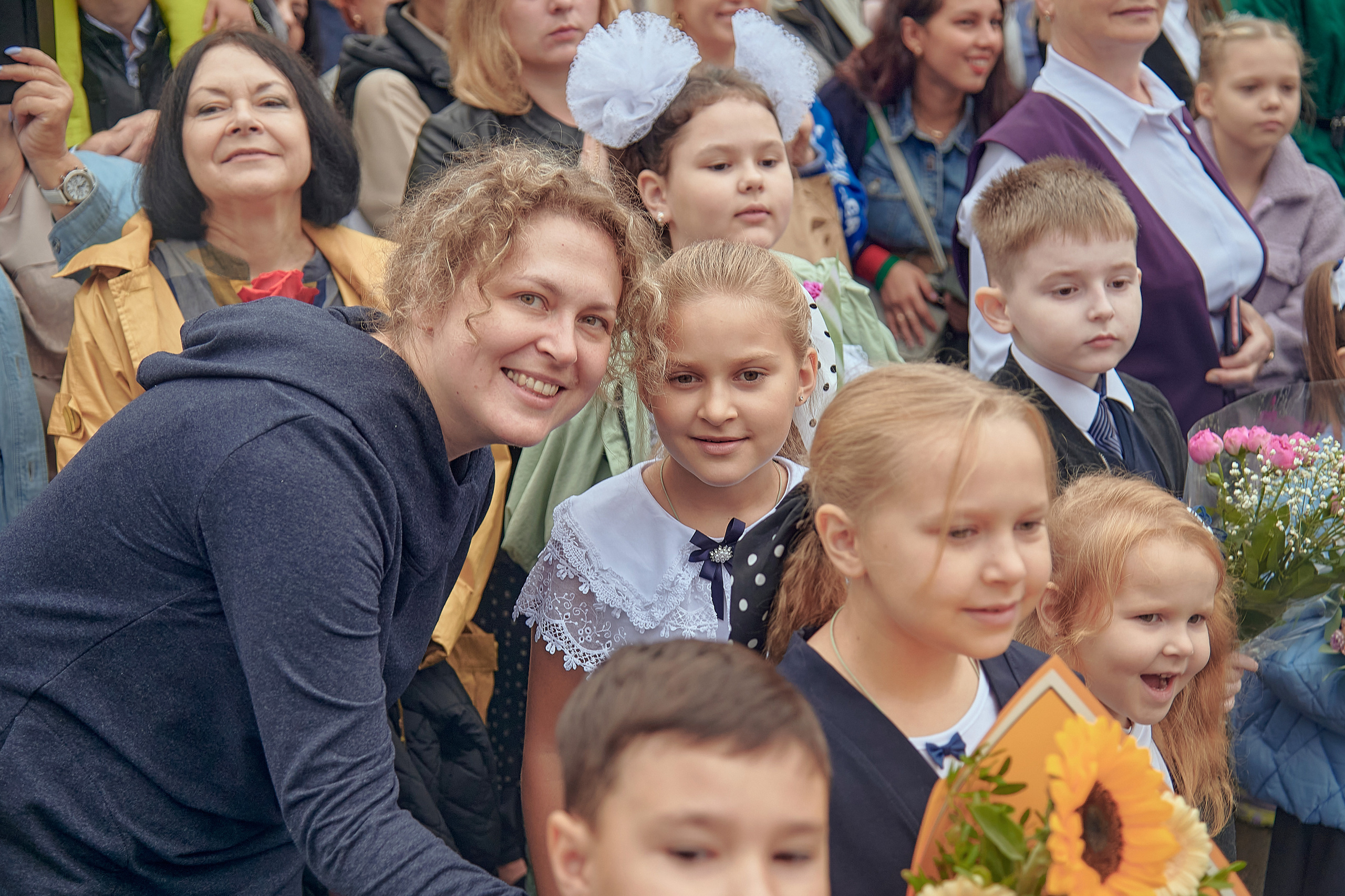 Портфолио репортажной фотосъёмки: 1 сентября в школе № 149. Фотограф Яковлев Роман — Красноярск