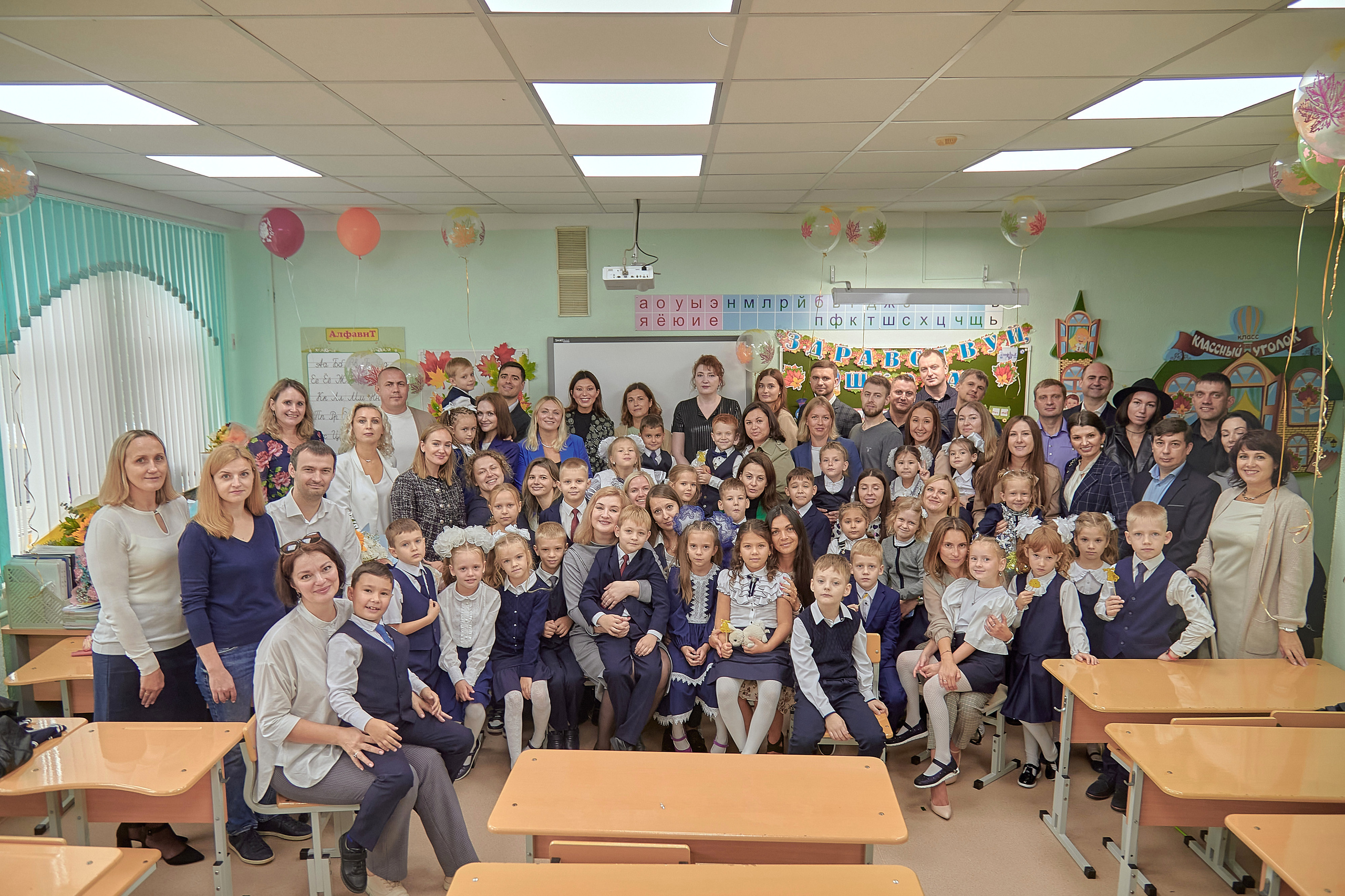 Портфолио репортажной фотосъёмки: 1 сентября в школе № 149. Фотограф Яковлев Роман — Красноярск