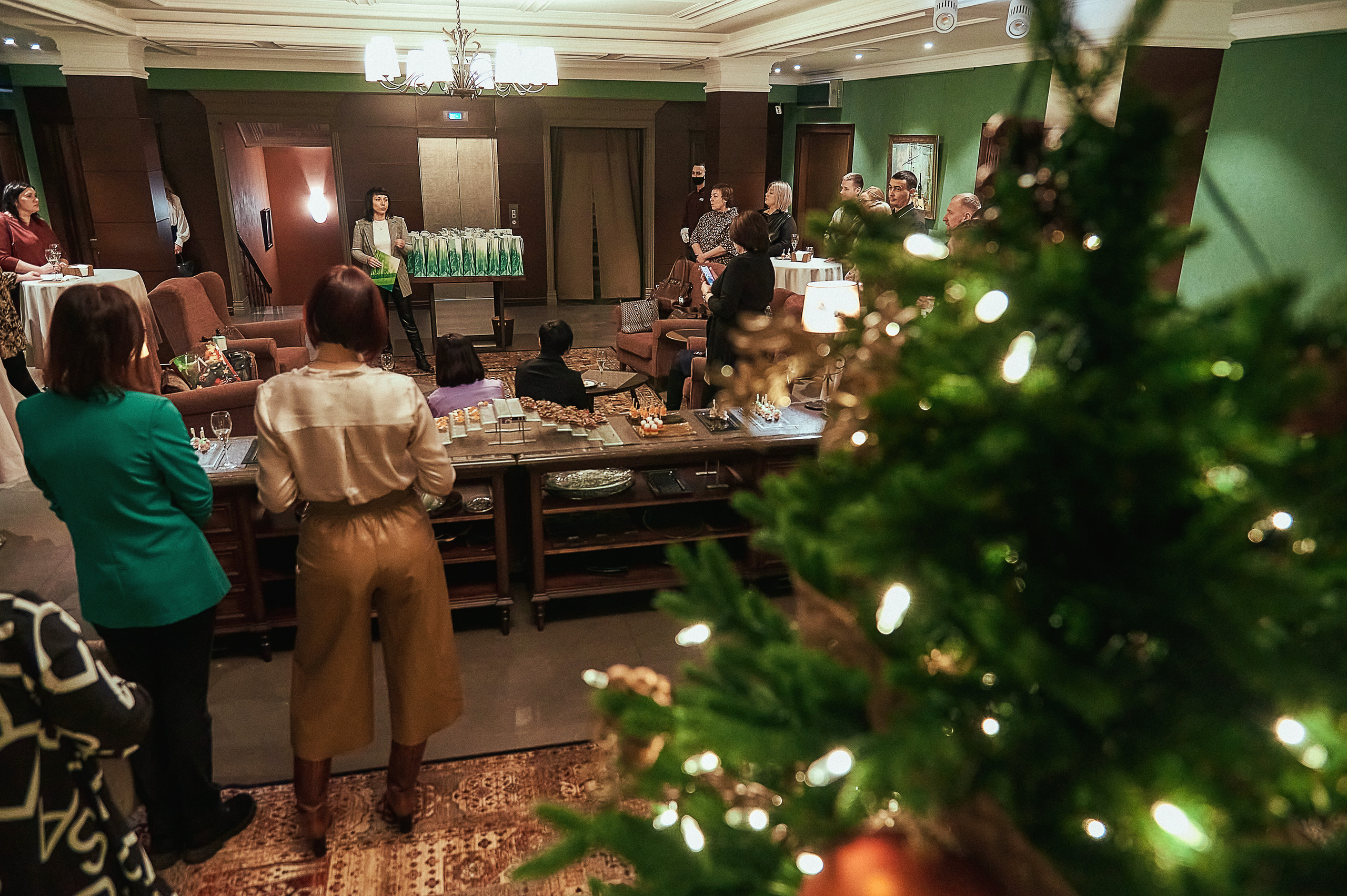 Портфолио репортажной фотосъёмки: "Сбербанк" Новый год. Фотограф Яковлев Роман — Красноярск