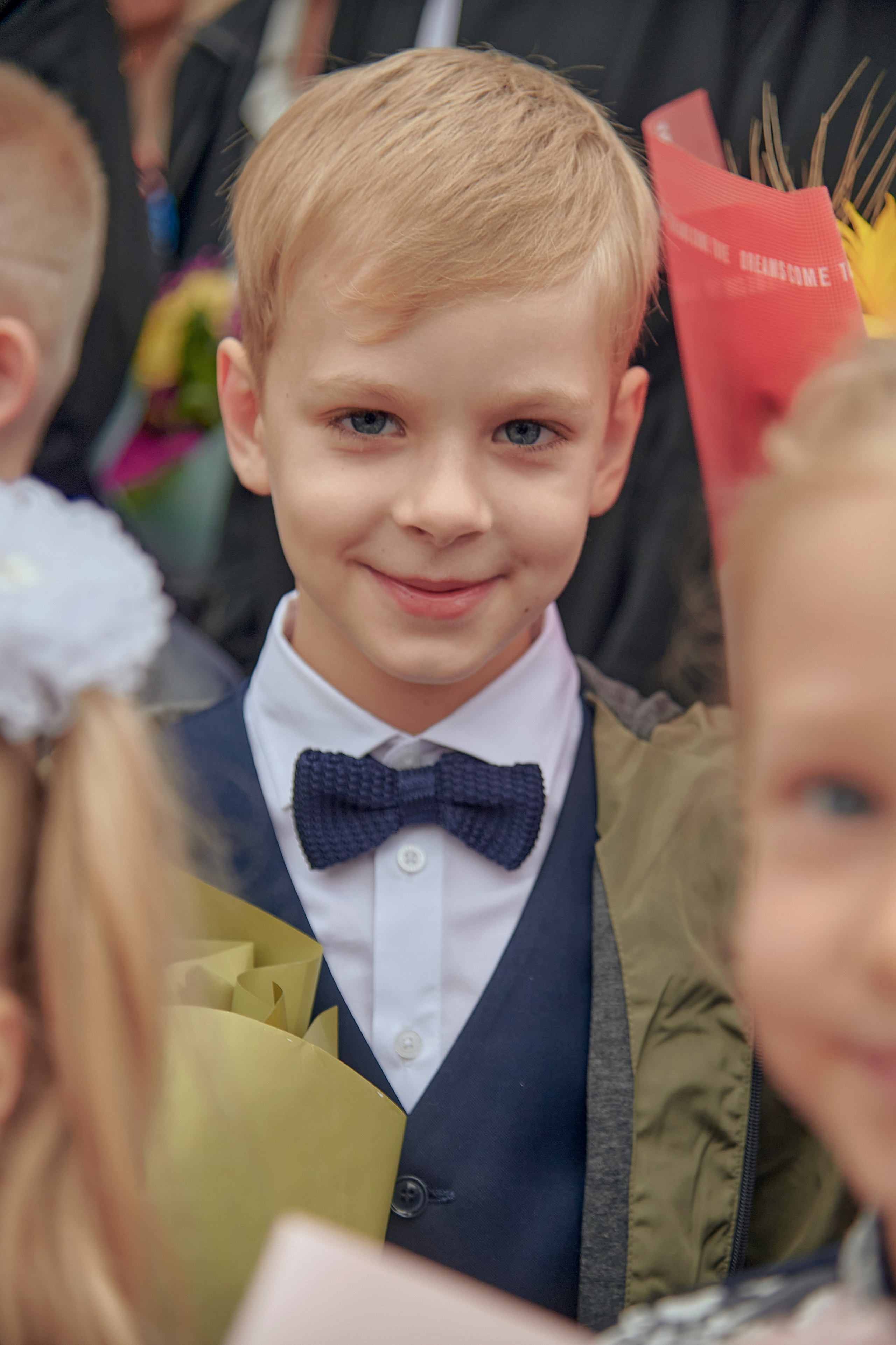 Портфолио репортажной фотосъёмки: 1 сентября в школе № 149. Фотограф Яковлев Роман — Красноярск