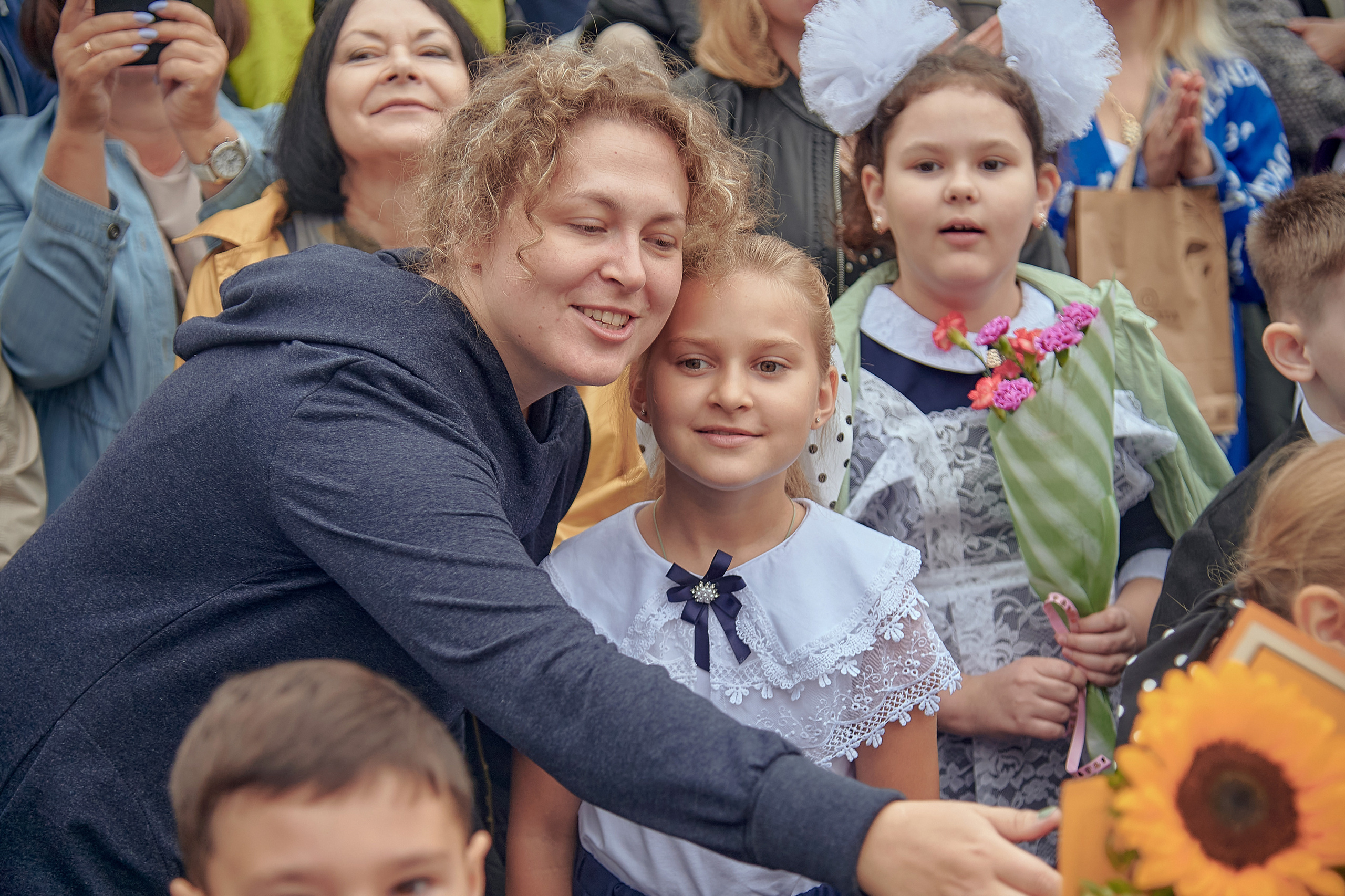 Портфолио репортажной фотосъёмки: 1 сентября в школе № 149. Фотограф Яковлев Роман — Красноярск