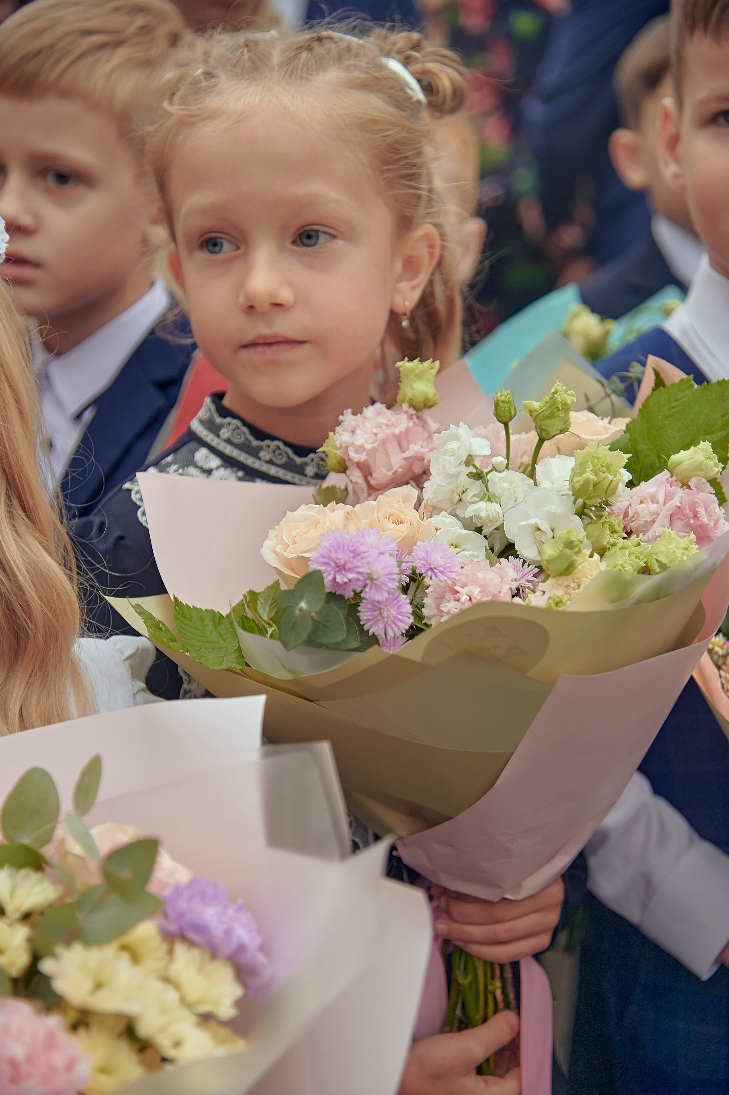 Портфолио репортажной фотосъёмки: 1 сентября в школе № 149. Фотограф Яковлев Роман — Красноярск