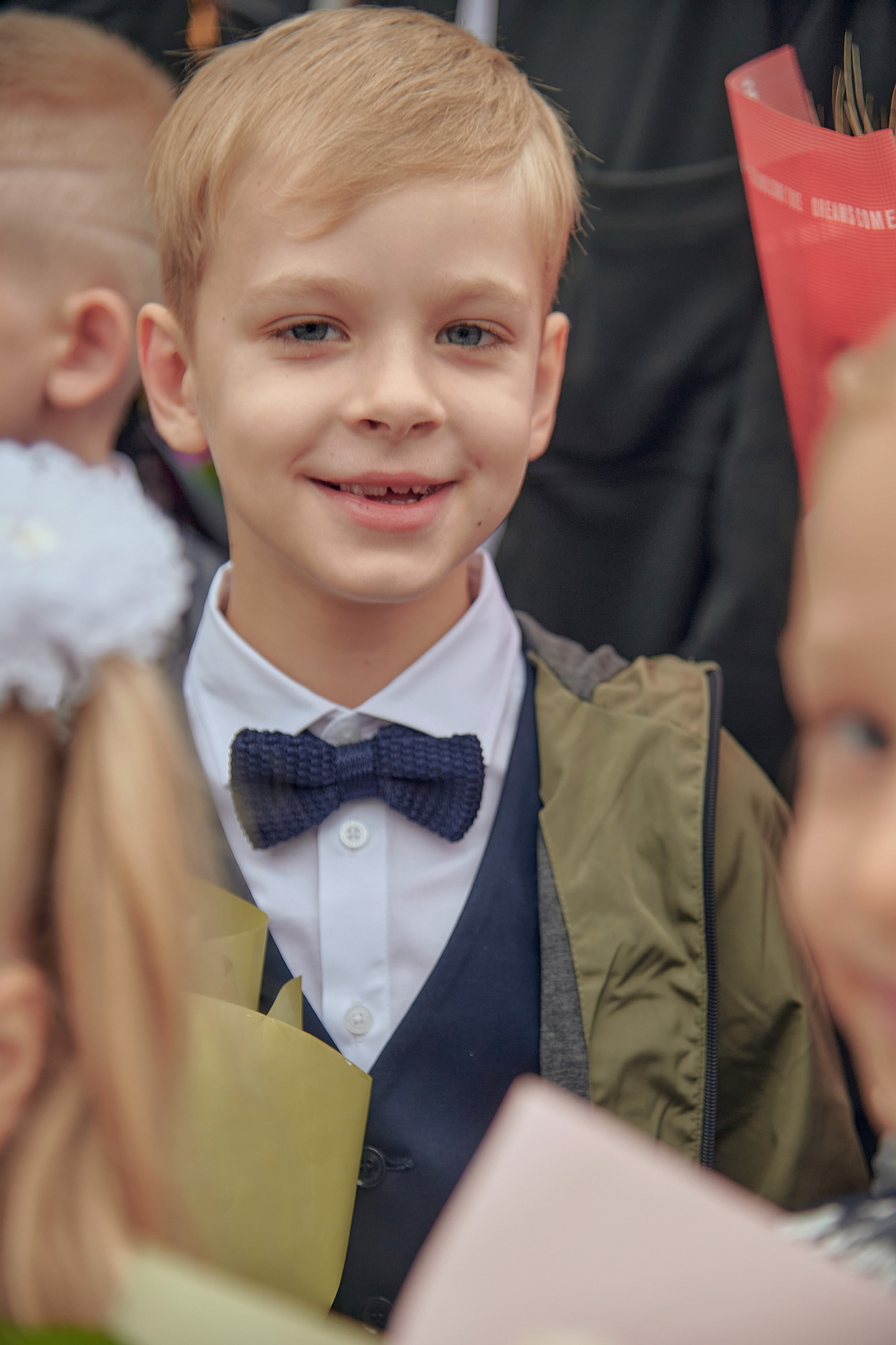 Портфолио репортажной фотосъёмки: 1 сентября в школе № 149. Фотограф Яковлев Роман — Красноярск