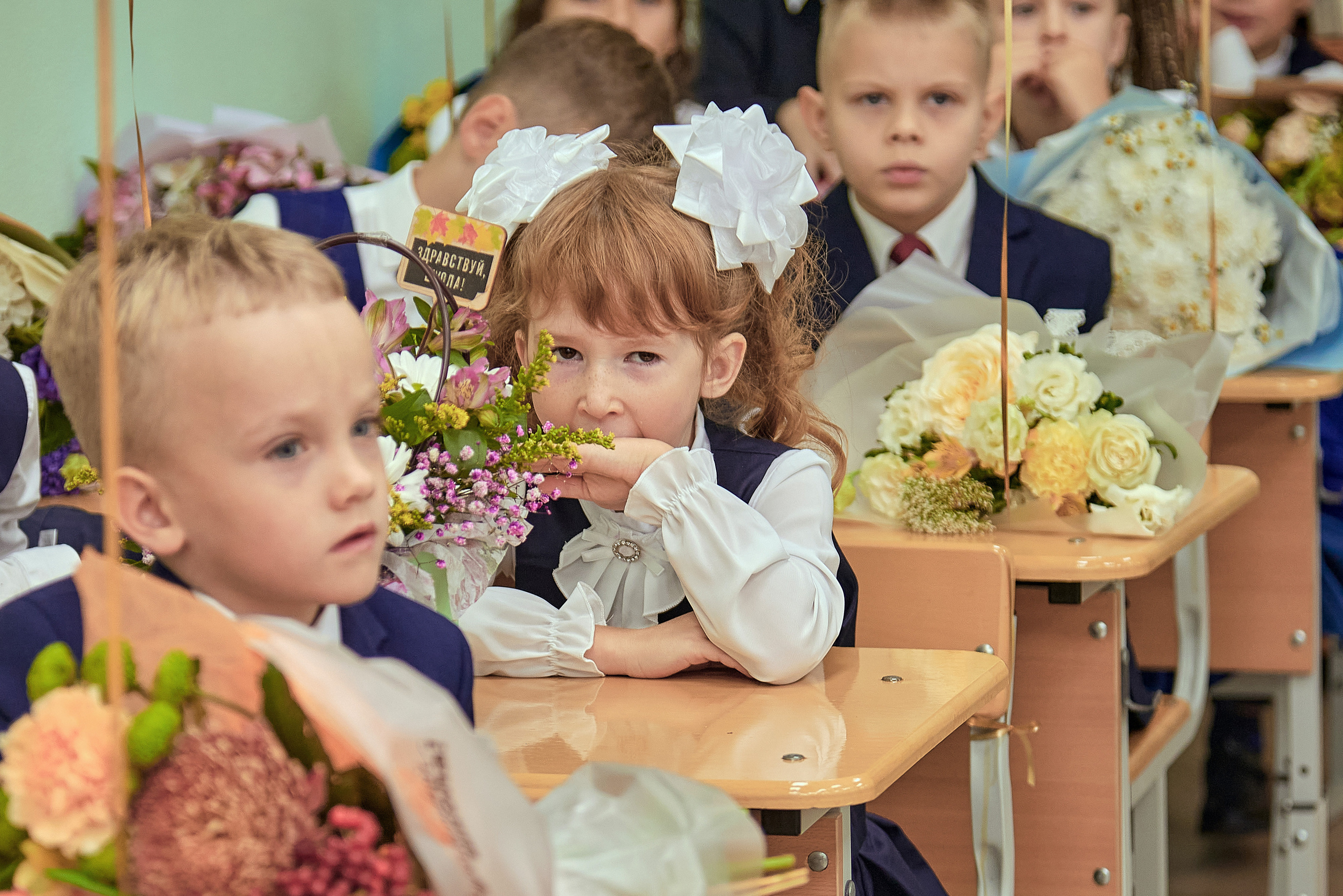 Портфолио репортажной фотосъёмки: 1 сентября в школе № 149. Фотограф Яковлев Роман — Красноярск