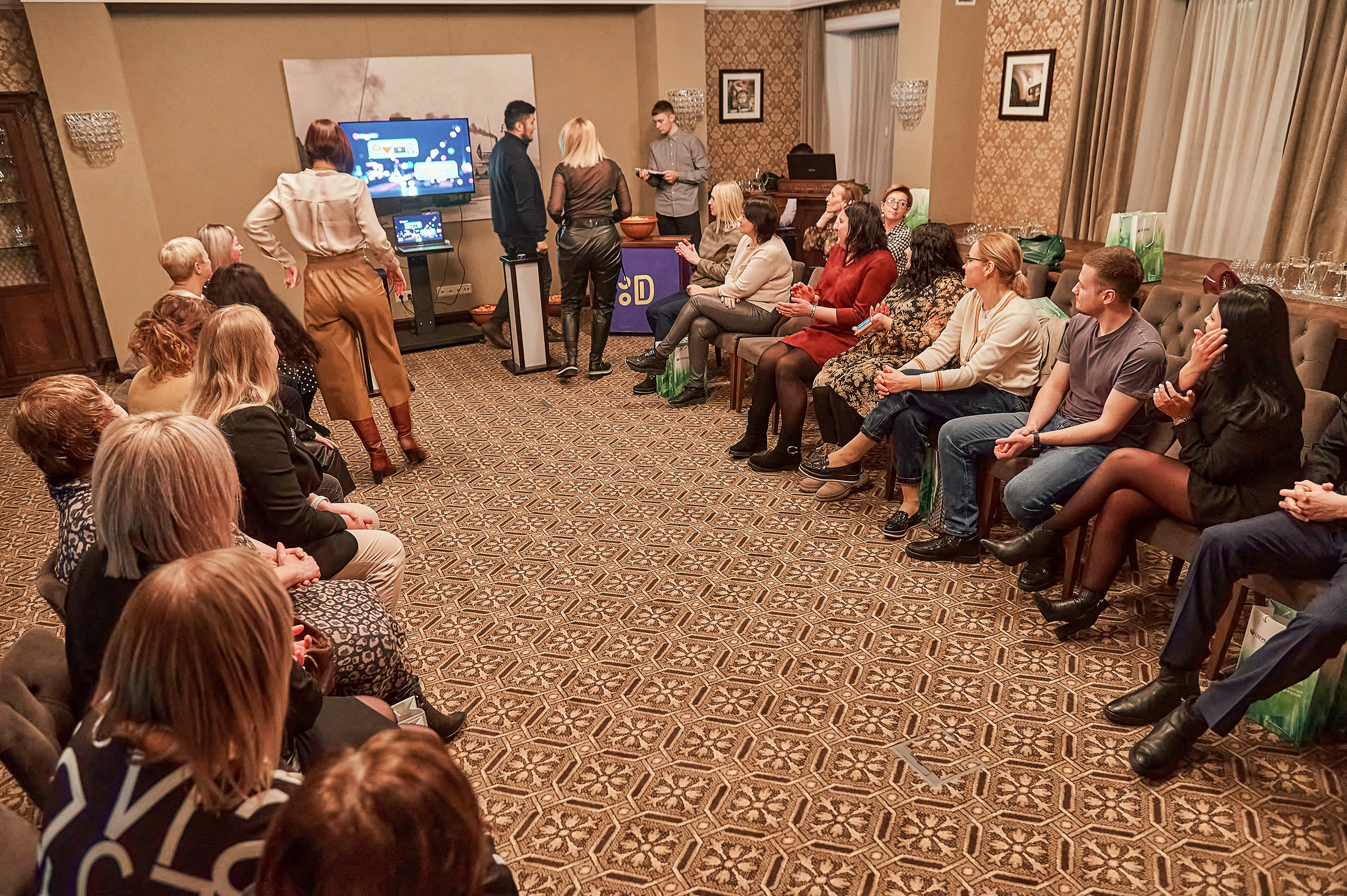 Портфолио репортажной фотосъёмки: "Сбербанк" Новый год. Фотограф Яковлев Роман — Красноярск