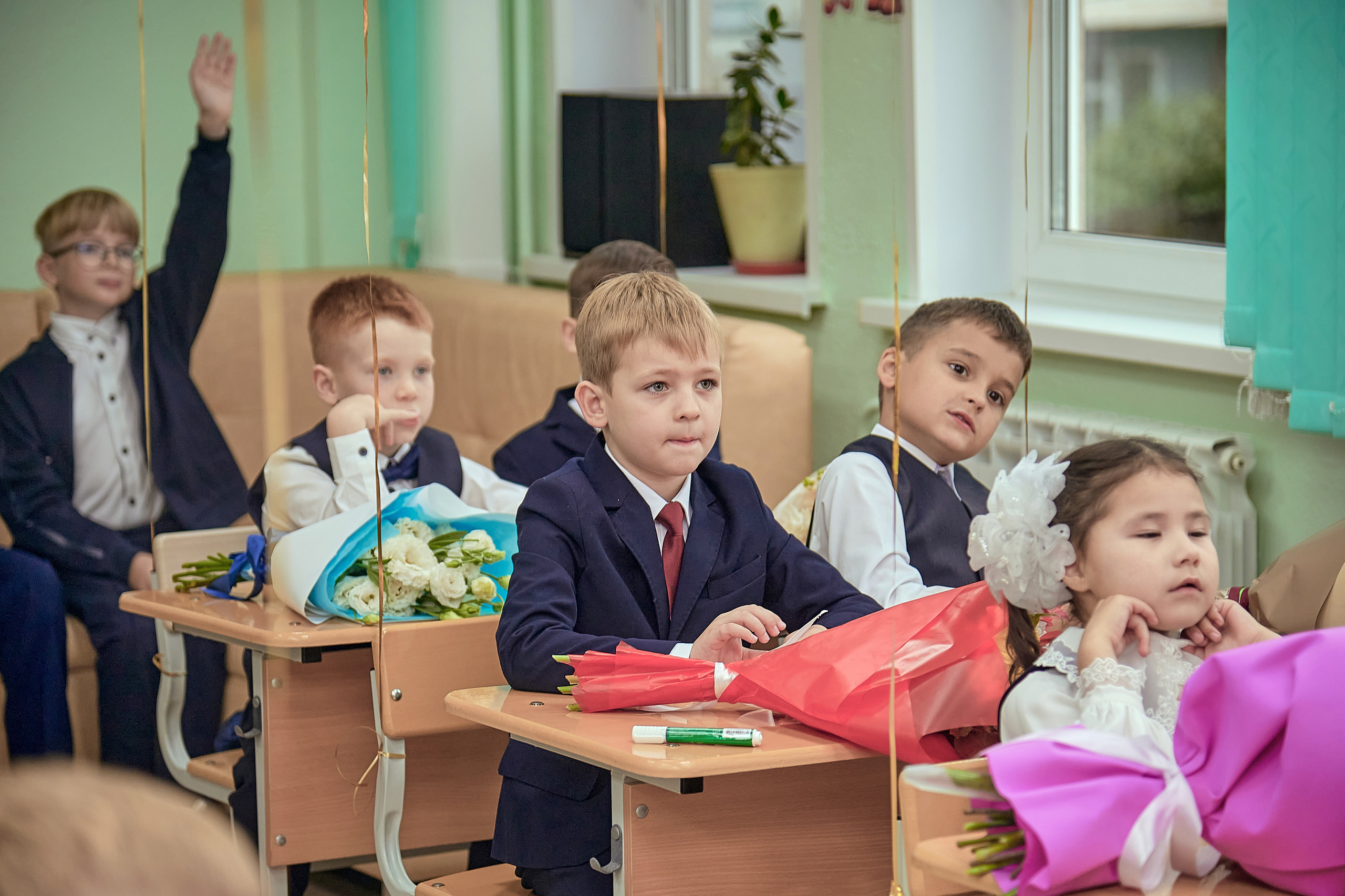 Портфолио репортажной фотосъёмки: 1 сентября в школе № 149. Фотограф Яковлев Роман — Красноярск