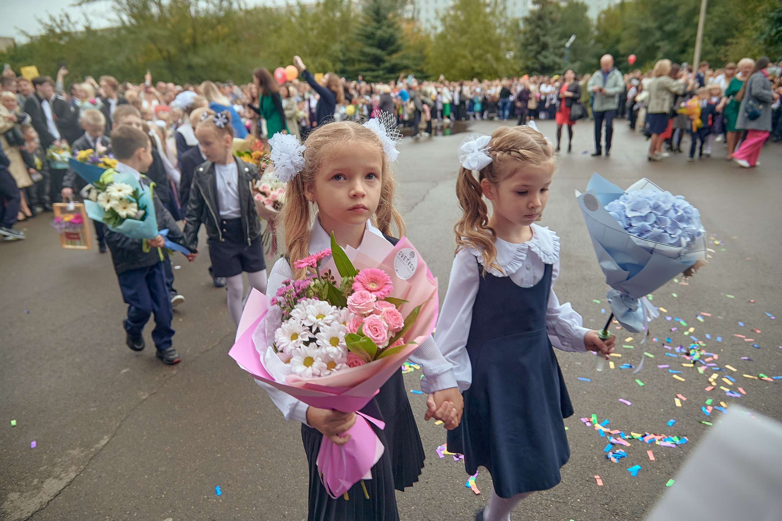 Портфолио репортажной фотосъёмки: 1 сентября в школе № 149. Фотограф Яковлев Роман — Красноярск