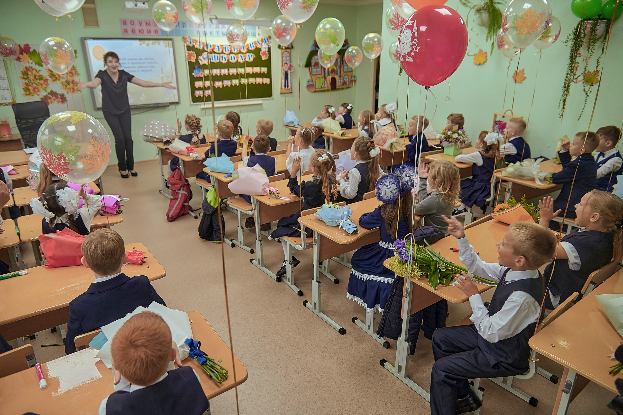 Портфолио репортажной фотосъёмки: 1 сентября в школе № 149. Фотограф Яковлев Роман — Красноярск