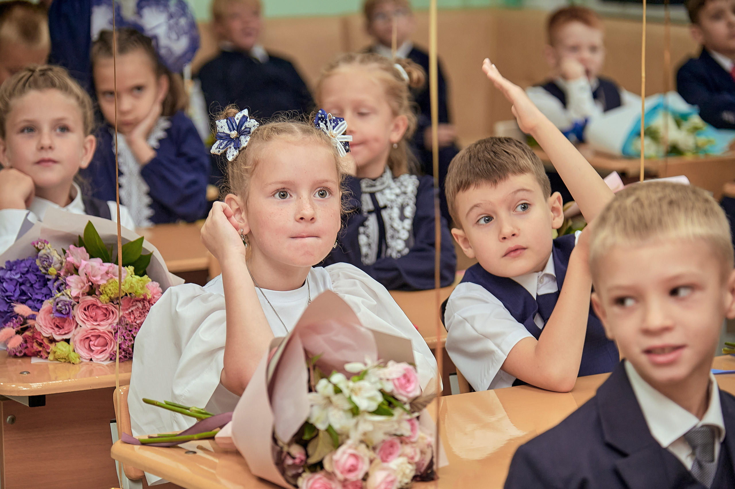 Портфолио репортажной фотосъёмки: 1 сентября в школе № 149. Фотограф Яковлев Роман — Красноярск