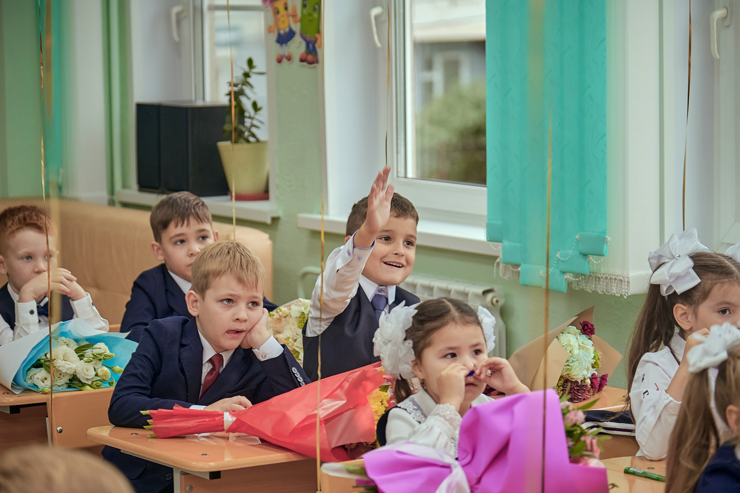 Портфолио репортажной фотосъёмки: 1 сентября в школе № 149. Фотограф Яковлев Роман — Красноярск