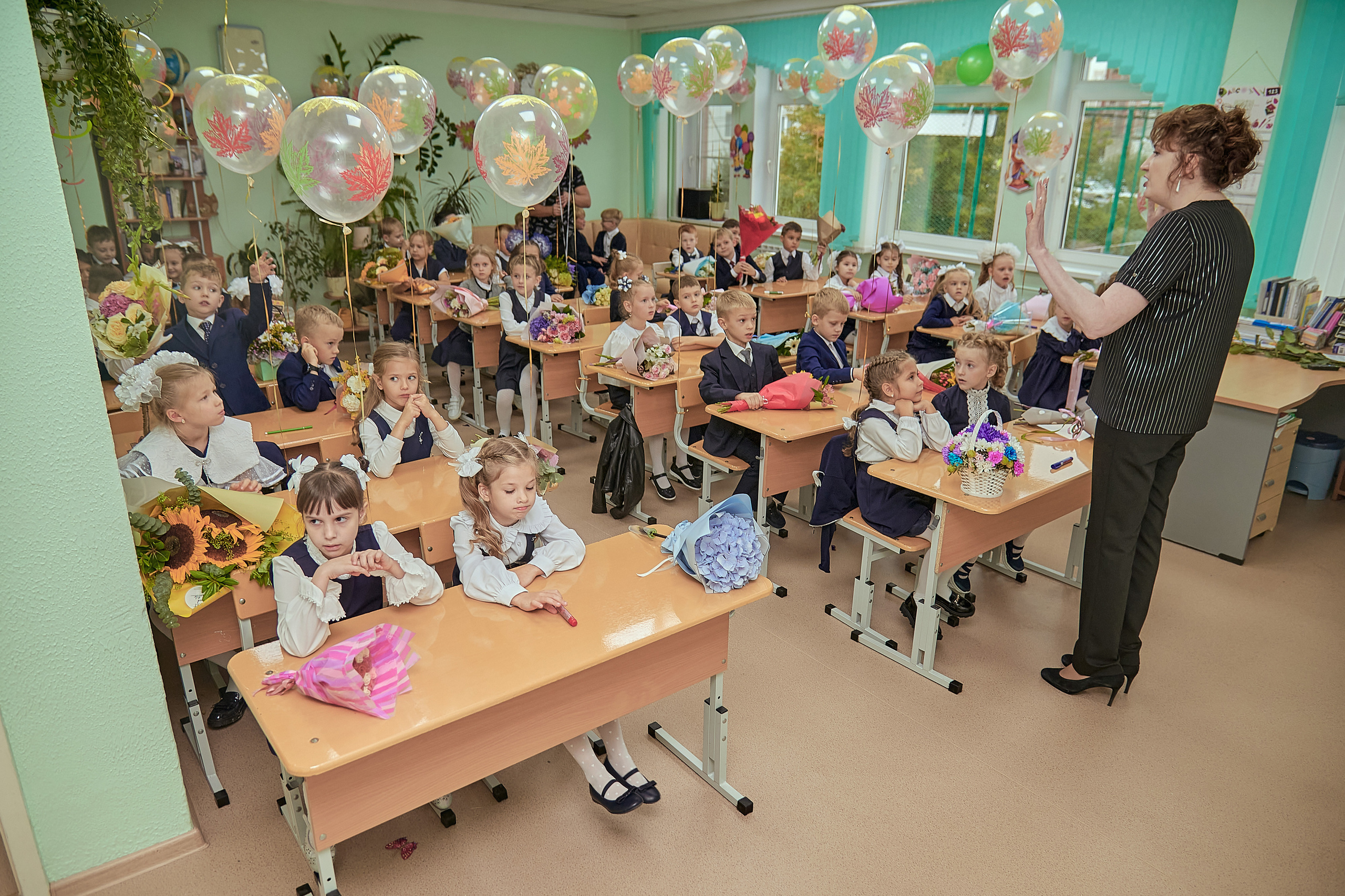 Портфолио репортажной фотосъёмки: 1 сентября в школе № 149. Фотограф Яковлев Роман — Красноярск