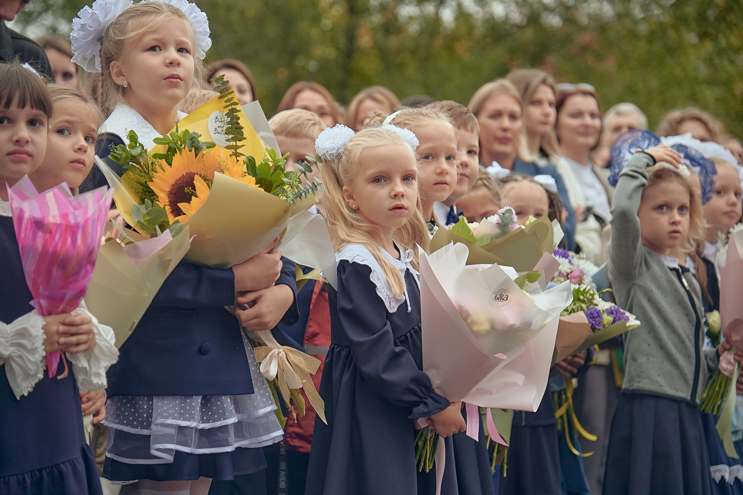 Портфолио репортажной фотосъёмки: 1 сентября в школе № 149. Фотограф Яковлев Роман — Красноярск