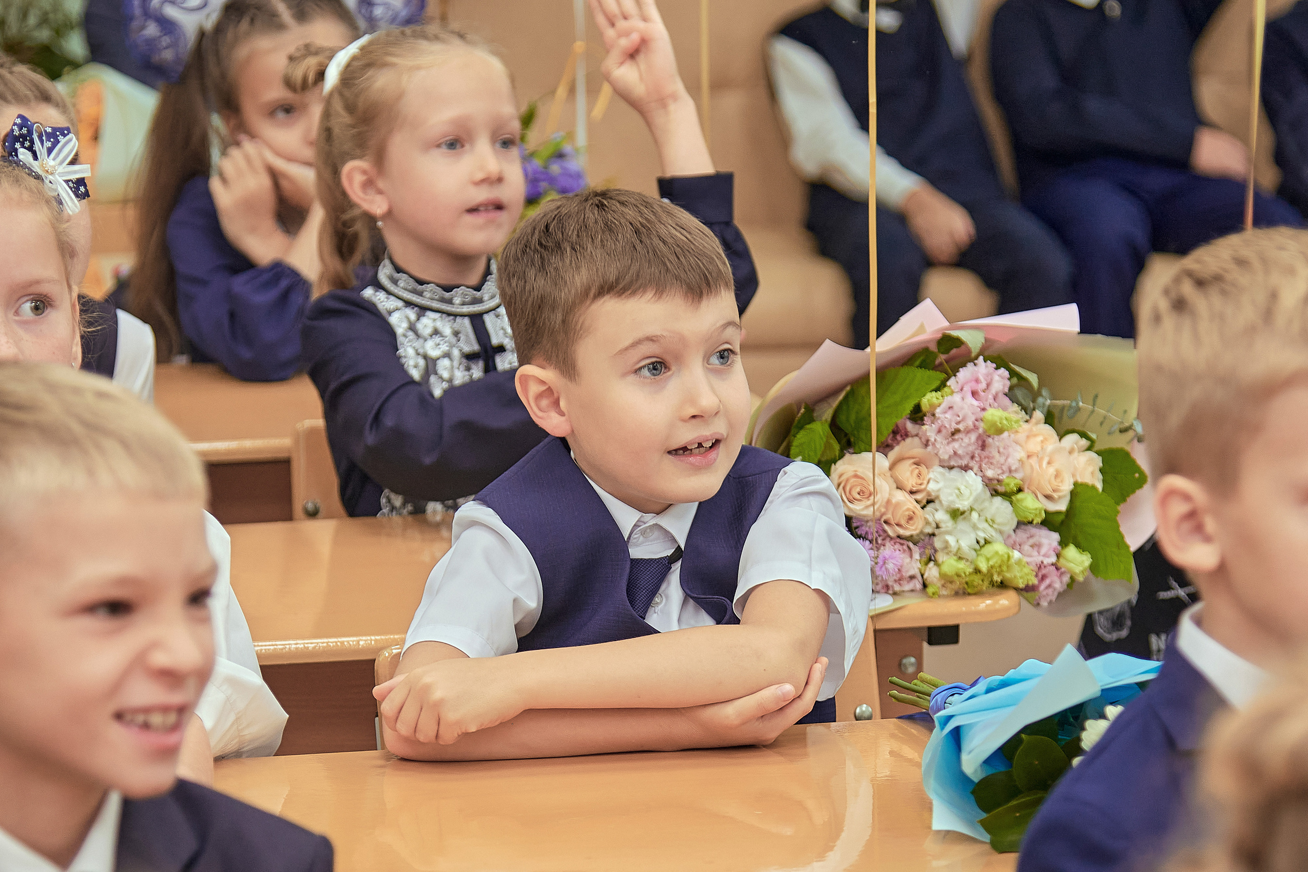 Портфолио репортажной фотосъёмки: 1 сентября в школе № 149. Фотограф Яковлев Роман — Красноярск