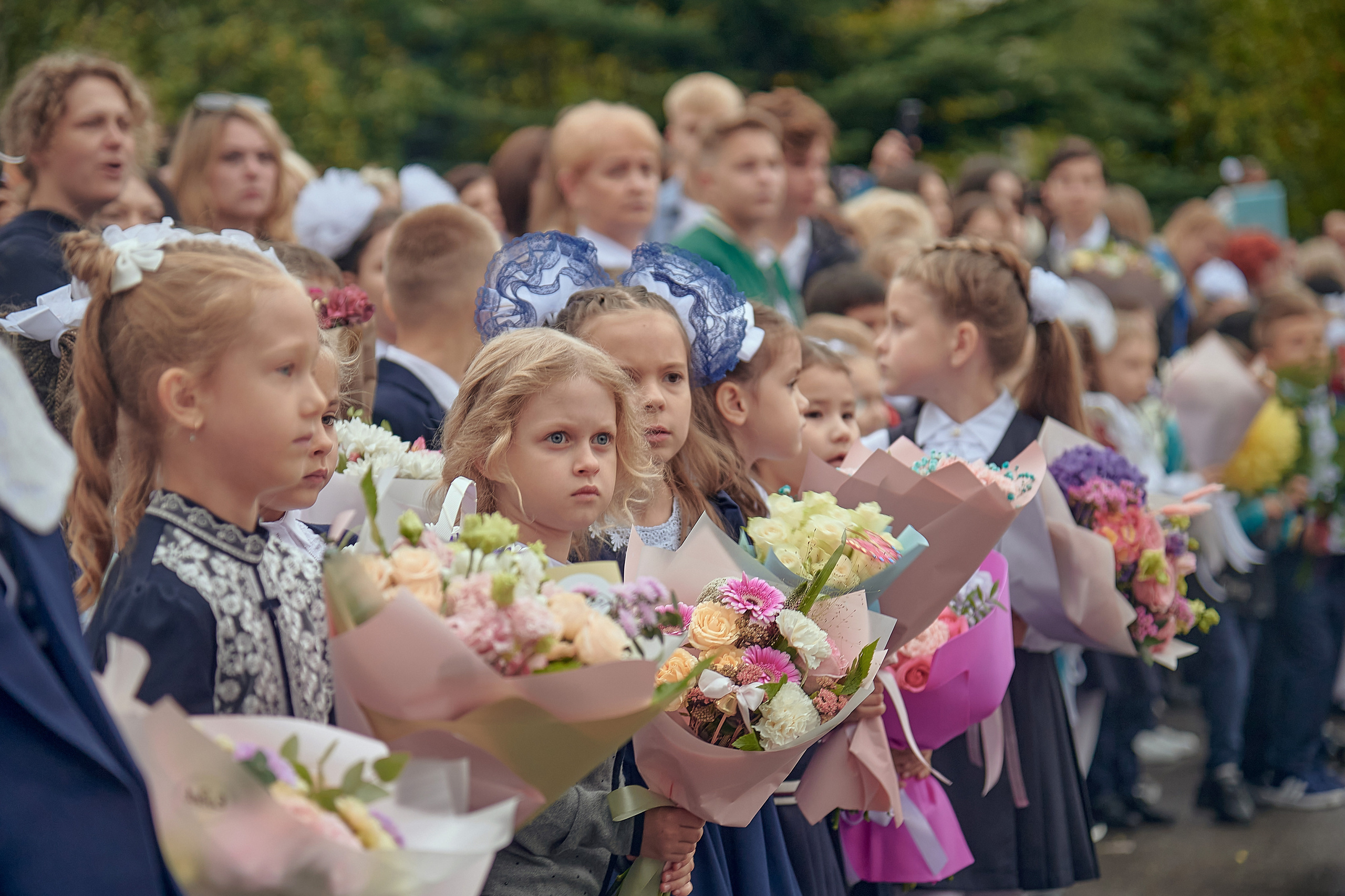 Портфолио репортажной фотосъёмки: 1 сентября в школе № 149. Фотограф Яковлев Роман — Красноярск