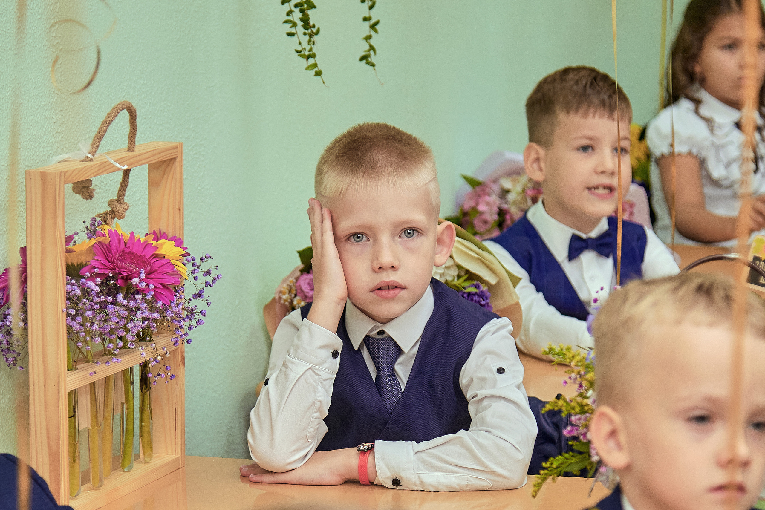 Портфолио репортажной фотосъёмки: 1 сентября в школе № 149. Фотограф Яковлев Роман — Красноярск