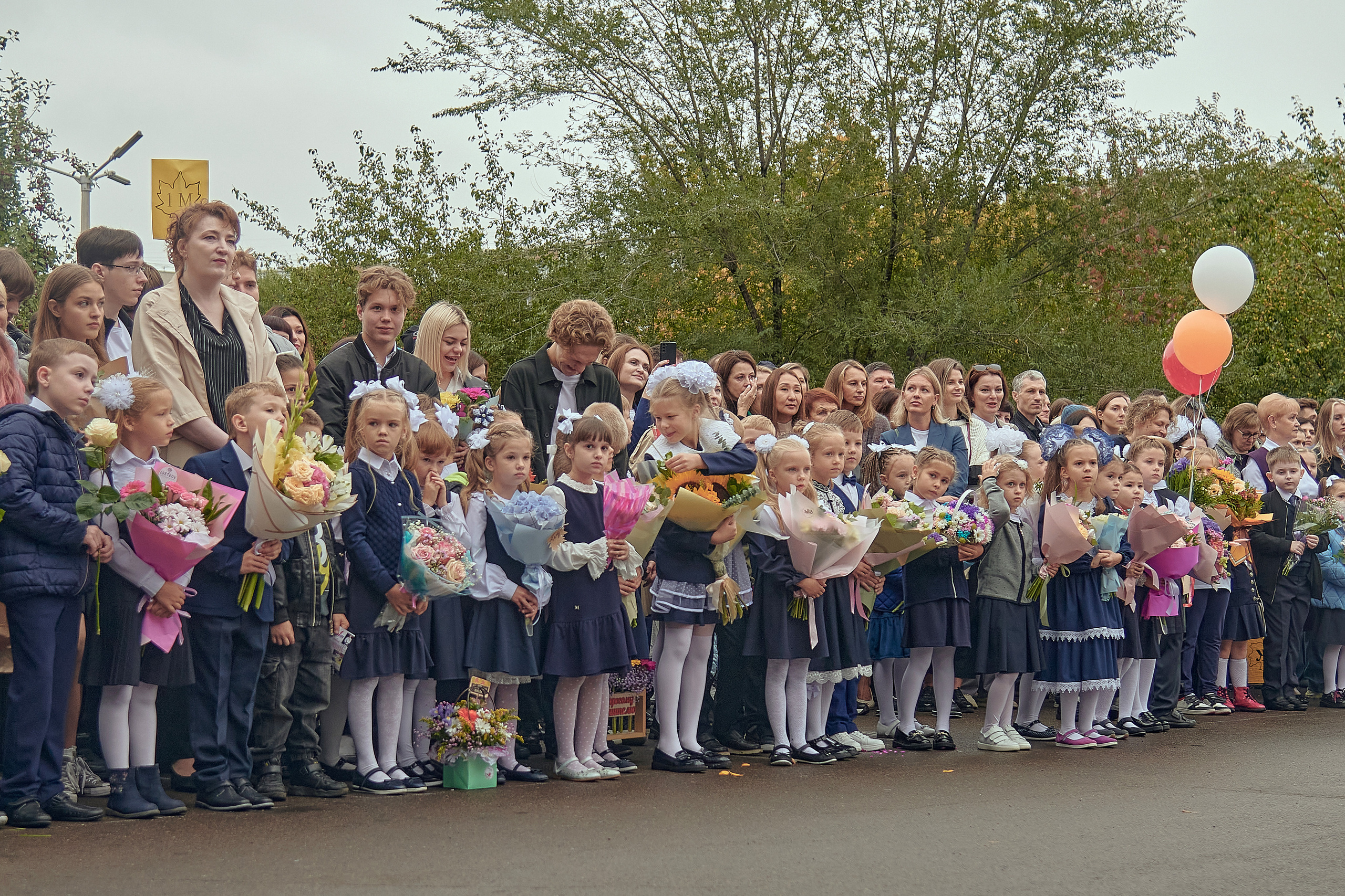 Портфолио репортажной фотосъёмки: 1 сентября в школе № 149. Фотограф Яковлев Роман — Красноярск