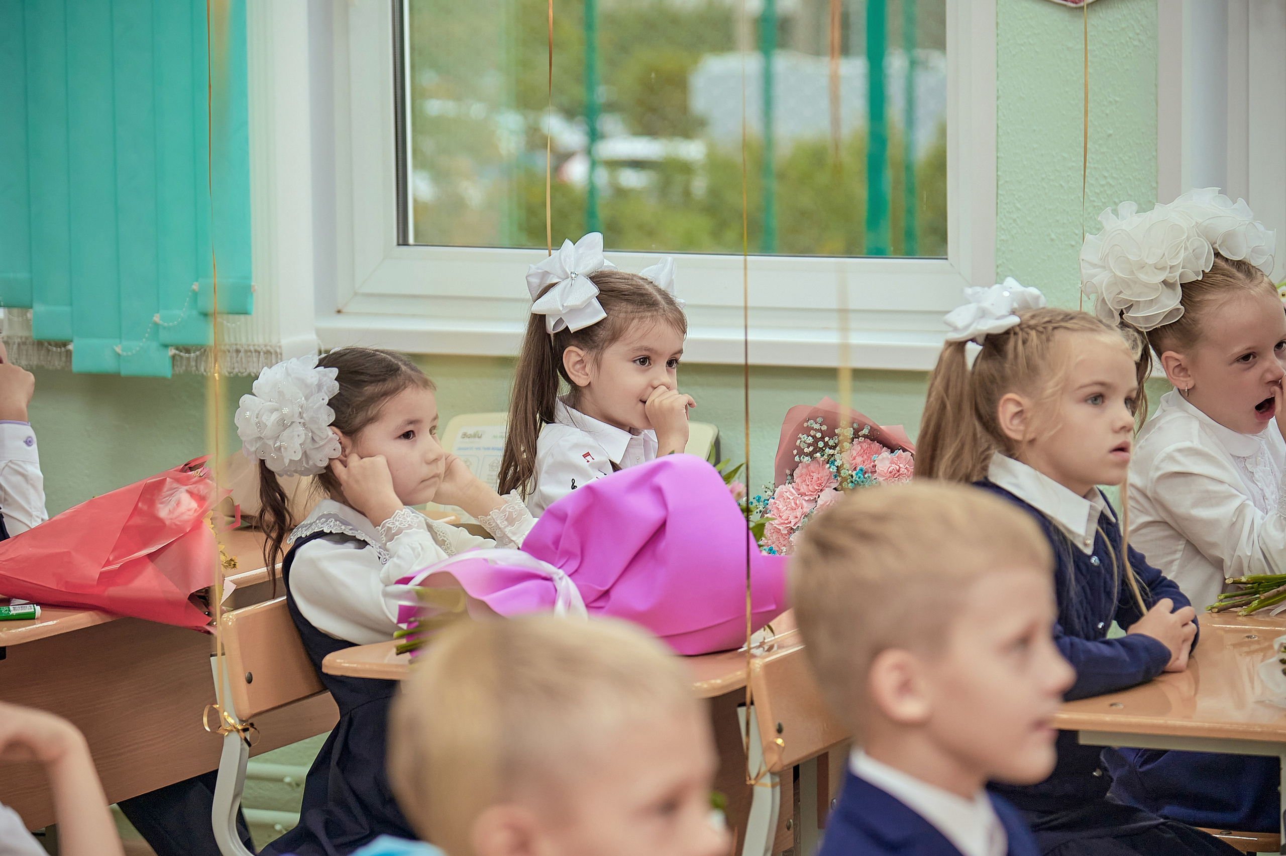 Портфолио репортажной фотосъёмки: 1 сентября в школе № 149. Фотограф Яковлев Роман — Красноярск