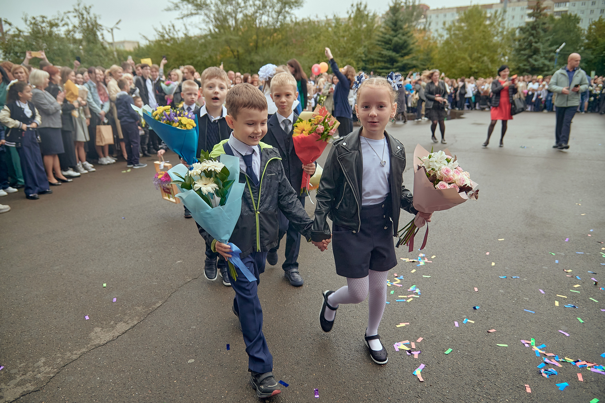 Портфолио репортажной фотосъёмки: 1 сентября в школе № 149. Фотограф Яковлев Роман — Красноярск