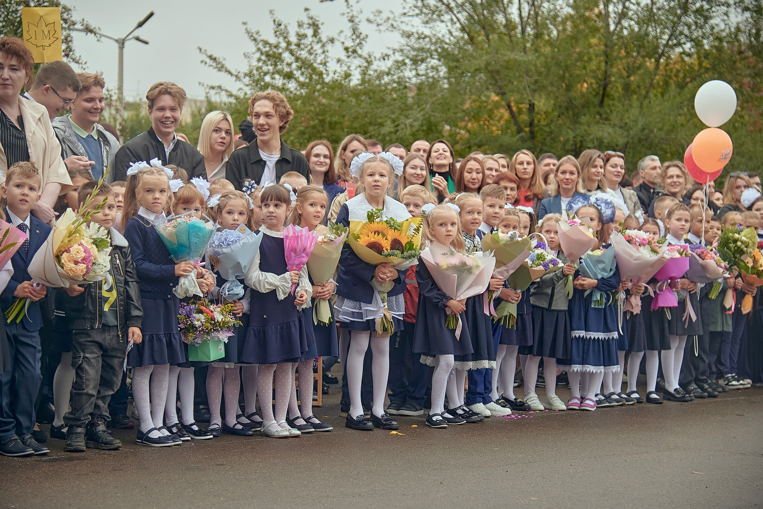 Портфолио репортажной фотосъёмки: 1 сентября в школе № 149. Фотограф Яковлев Роман — Красноярск