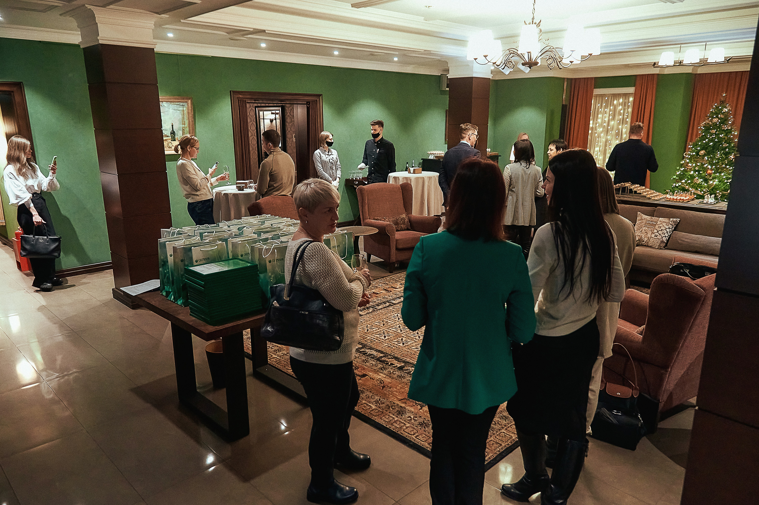 Портфолио репортажной фотосъёмки: "Сбербанк" Новый год. Фотограф Яковлев Роман — Красноярск