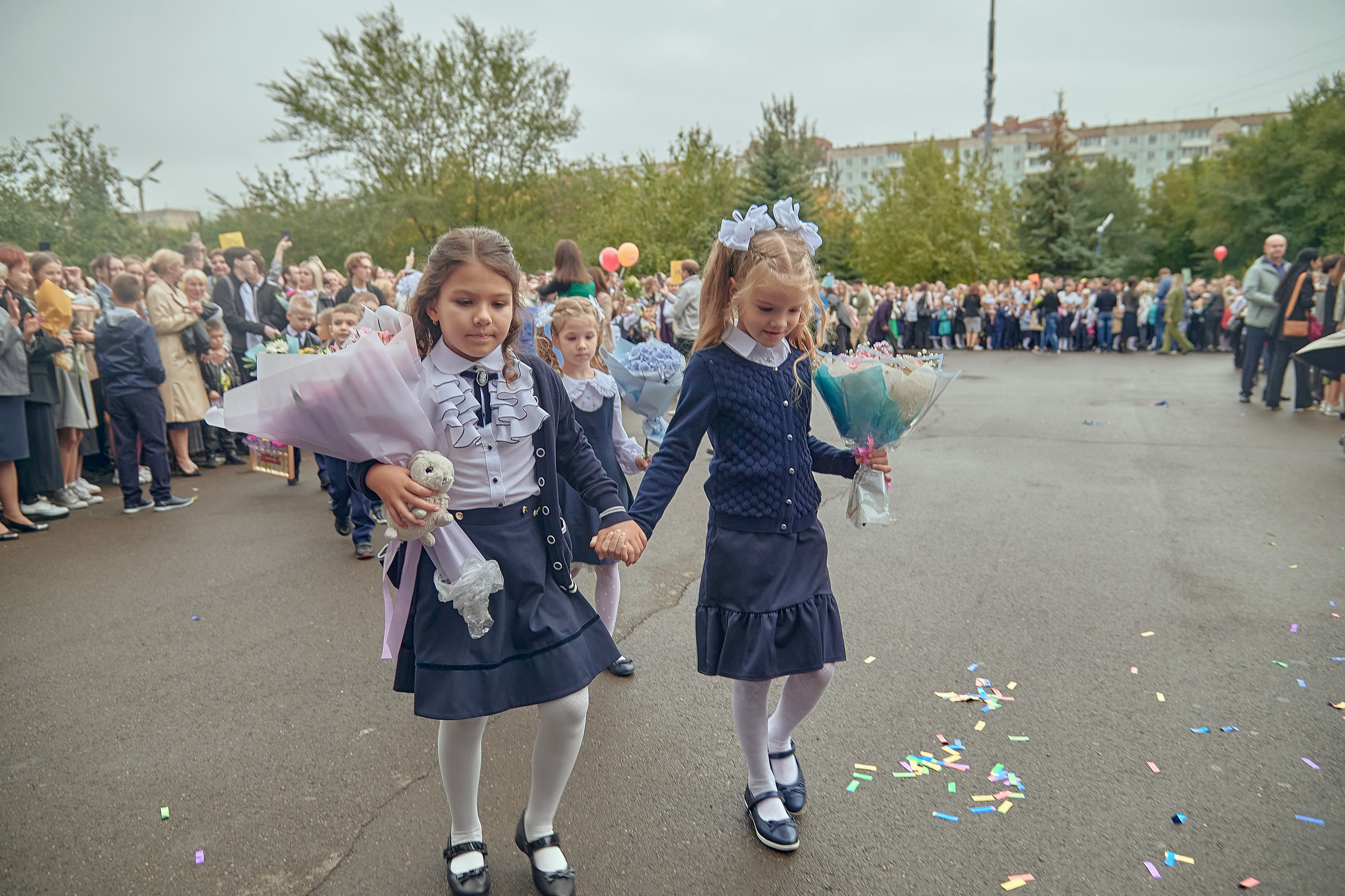 Портфолио репортажной фотосъёмки: 1 сентября в школе № 149. Фотограф Яковлев Роман — Красноярск