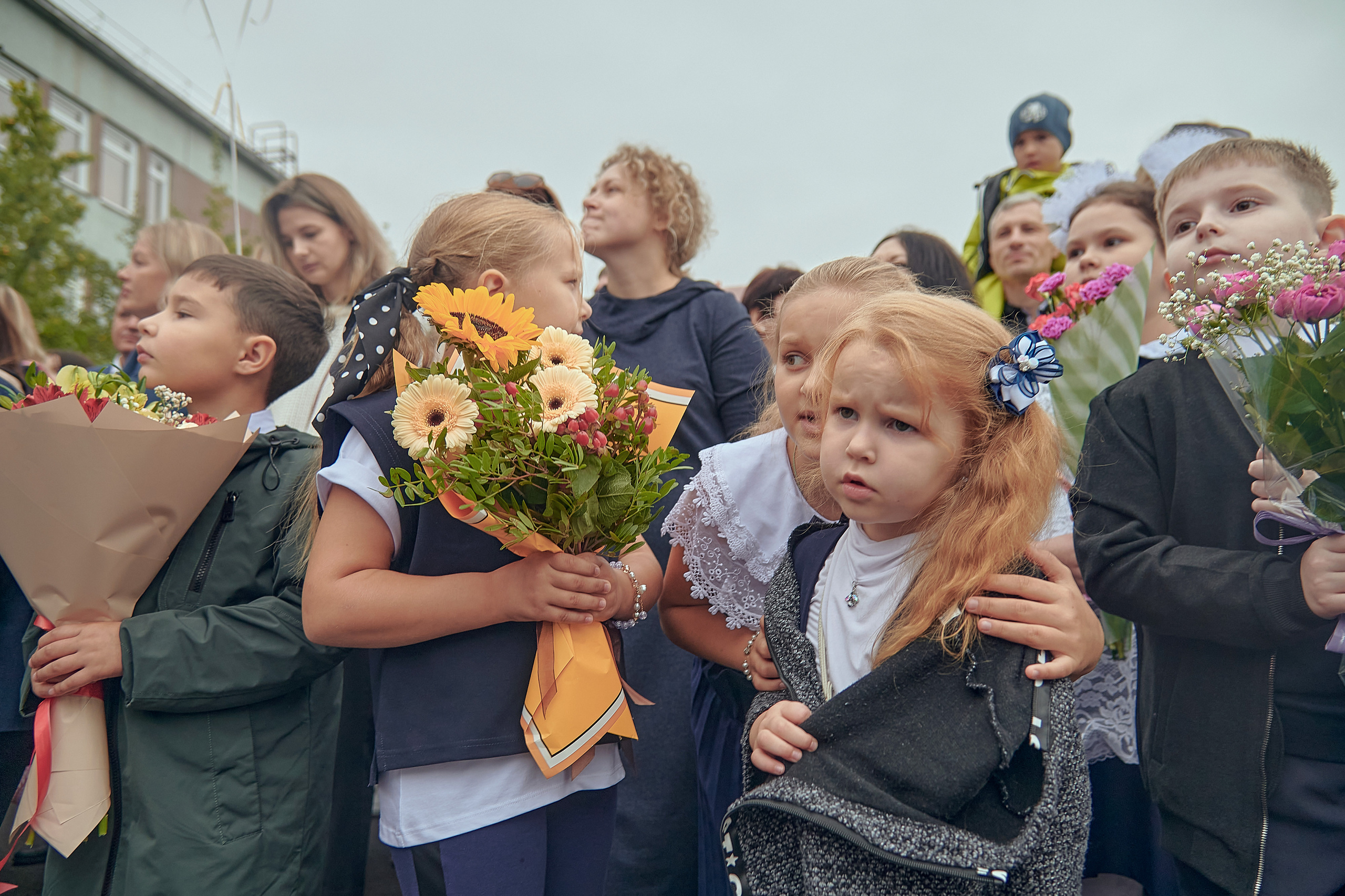 Портфолио репортажной фотосъёмки: 1 сентября в школе № 149. Фотограф Яковлев Роман — Красноярск