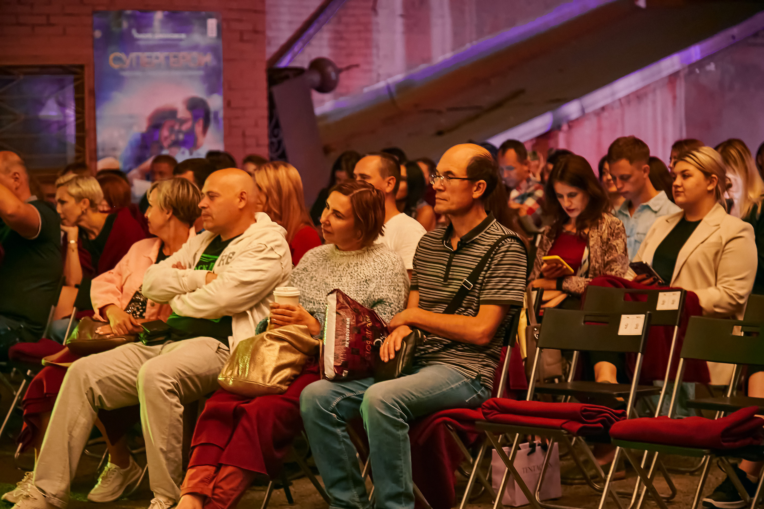 Портфолио репортажной фотосъёмки: Кинодворик "Дом кино" Красноярск. Фотограф Яковлев Роман — Красноярск