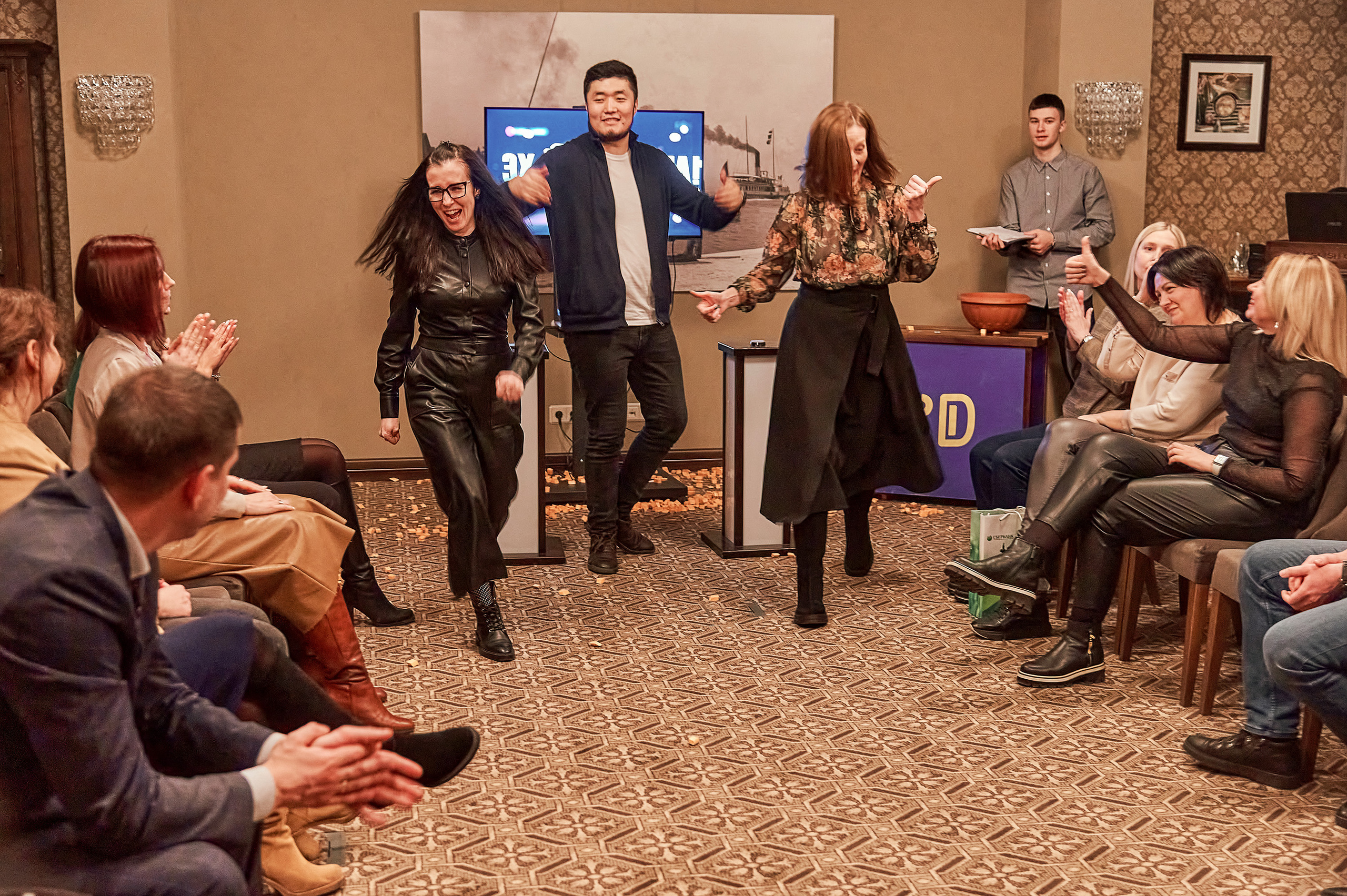 Портфолио репортажной фотосъёмки: "Сбербанк" Новый год. Фотограф Яковлев Роман — Красноярск