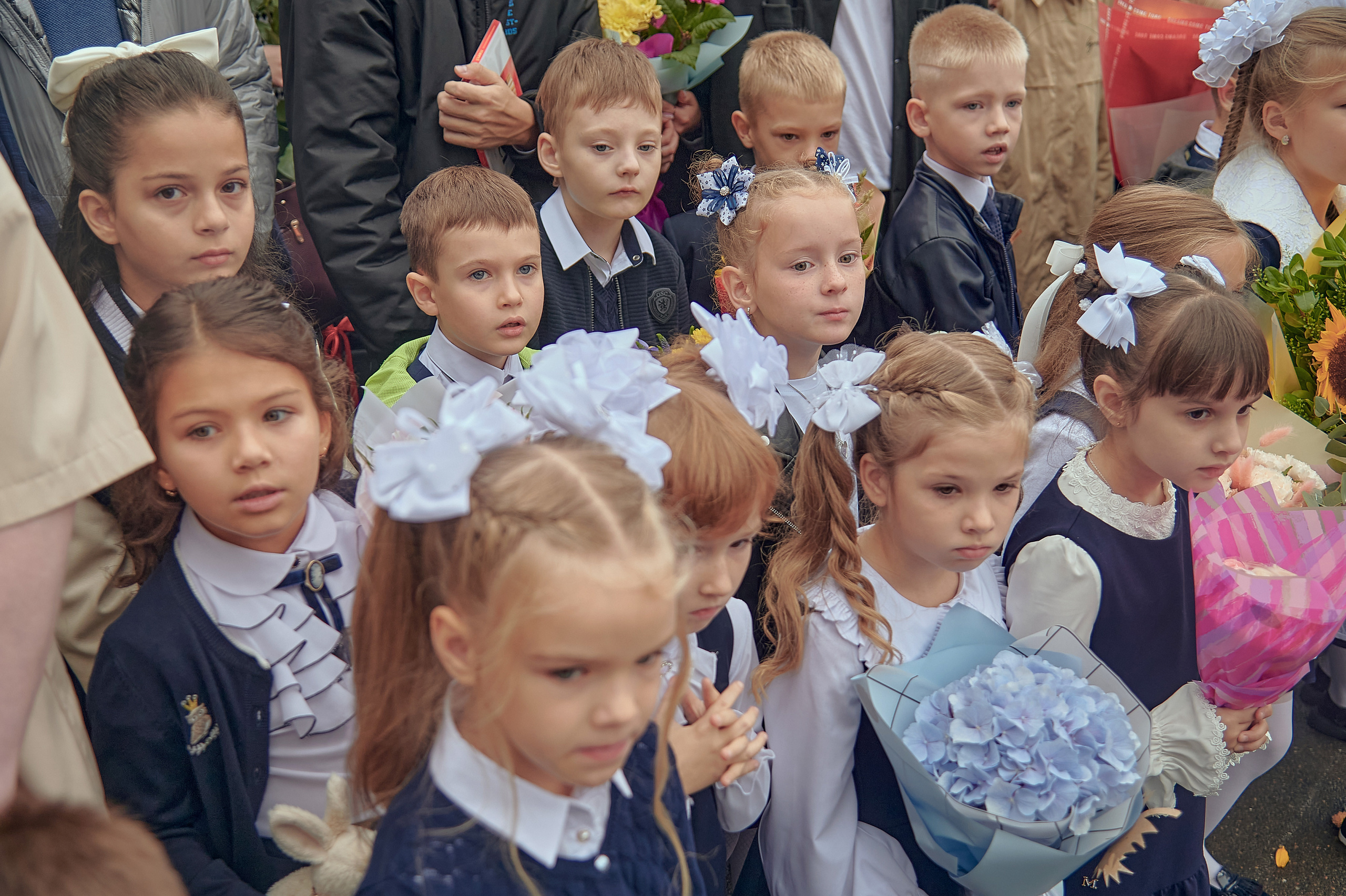 Портфолио репортажной фотосъёмки: 1 сентября в школе № 149. Фотограф Яковлев Роман — Красноярск