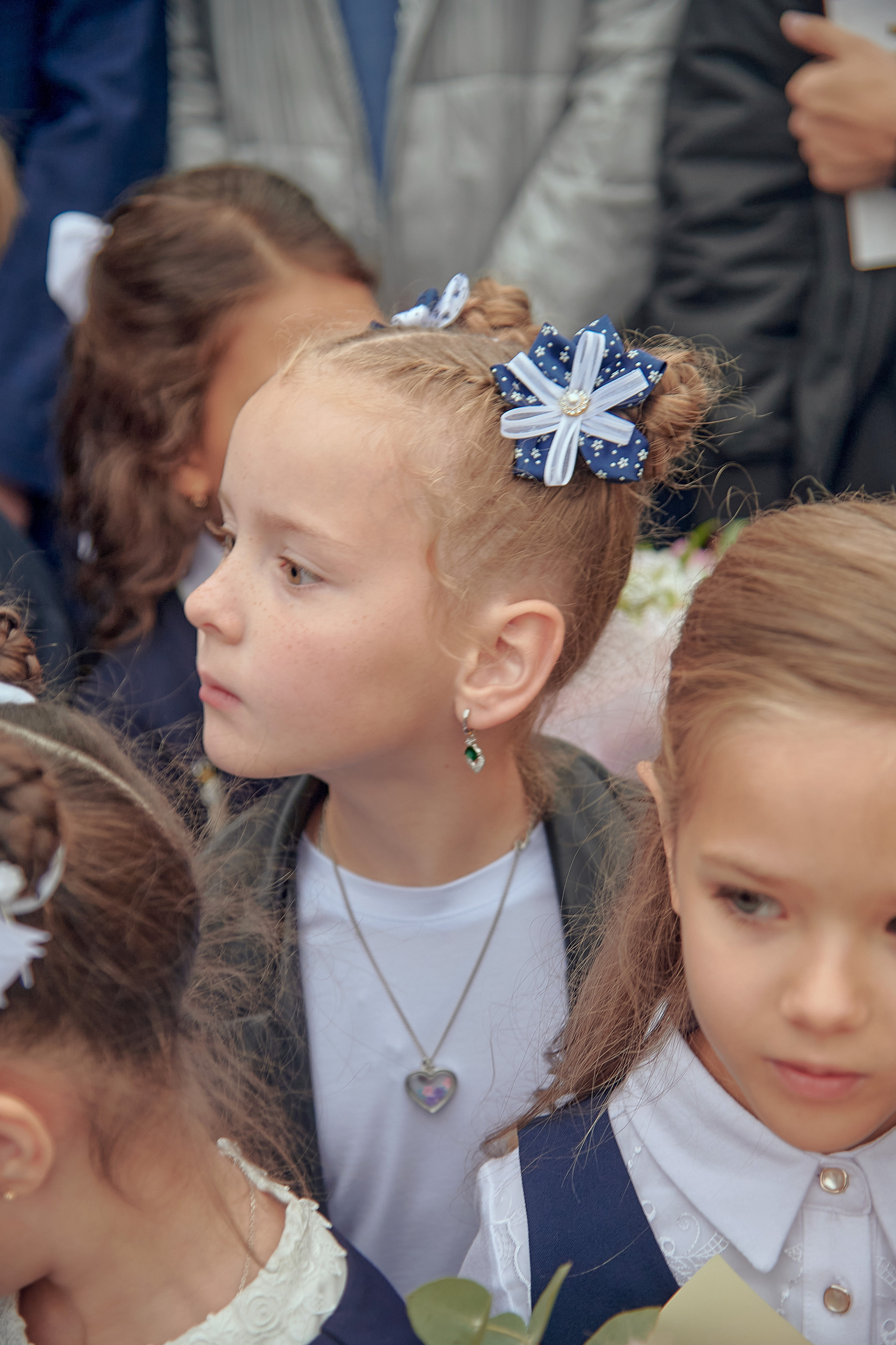 Портфолио репортажной фотосъёмки: 1 сентября в школе № 149. Фотограф Яковлев Роман — Красноярск