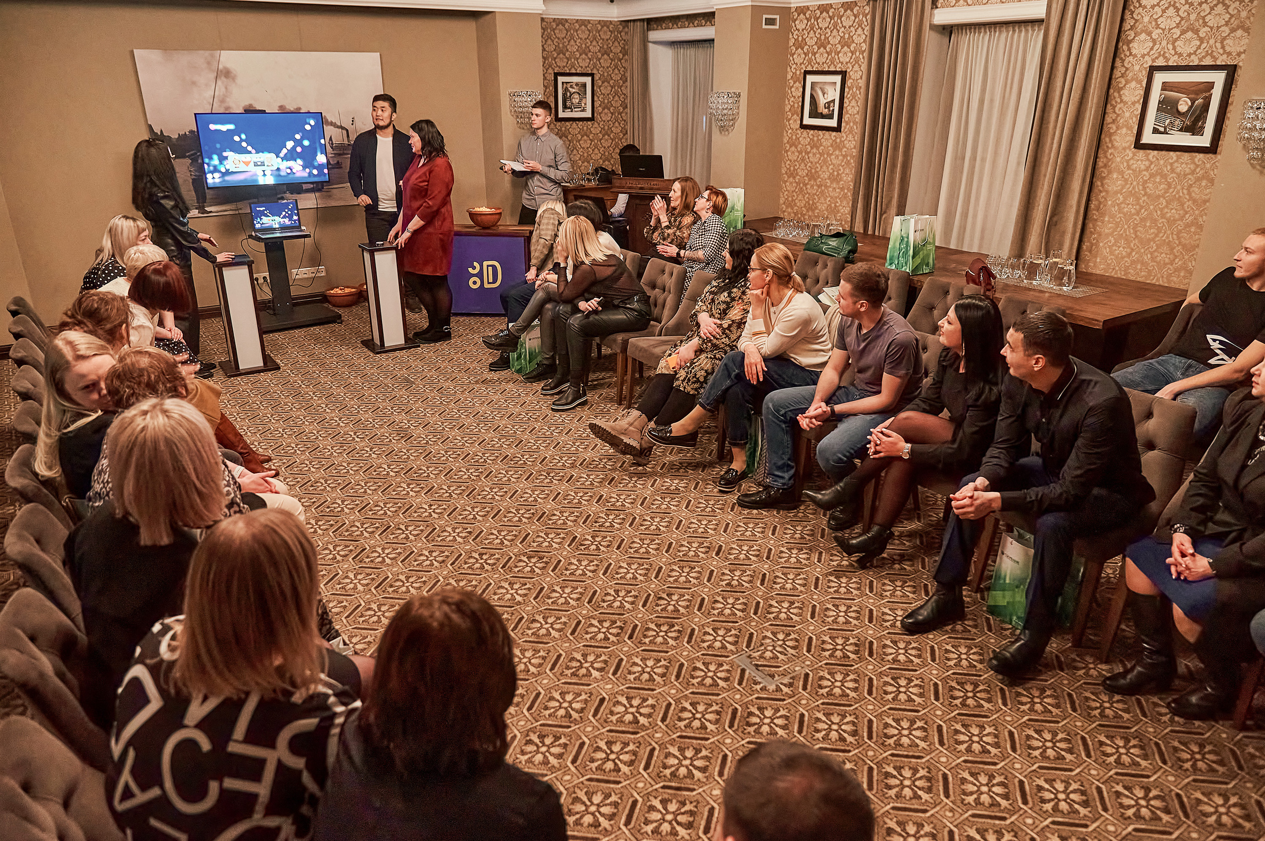 Портфолио репортажной фотосъёмки: "Сбербанк" Новый год. Фотограф Яковлев Роман — Красноярск