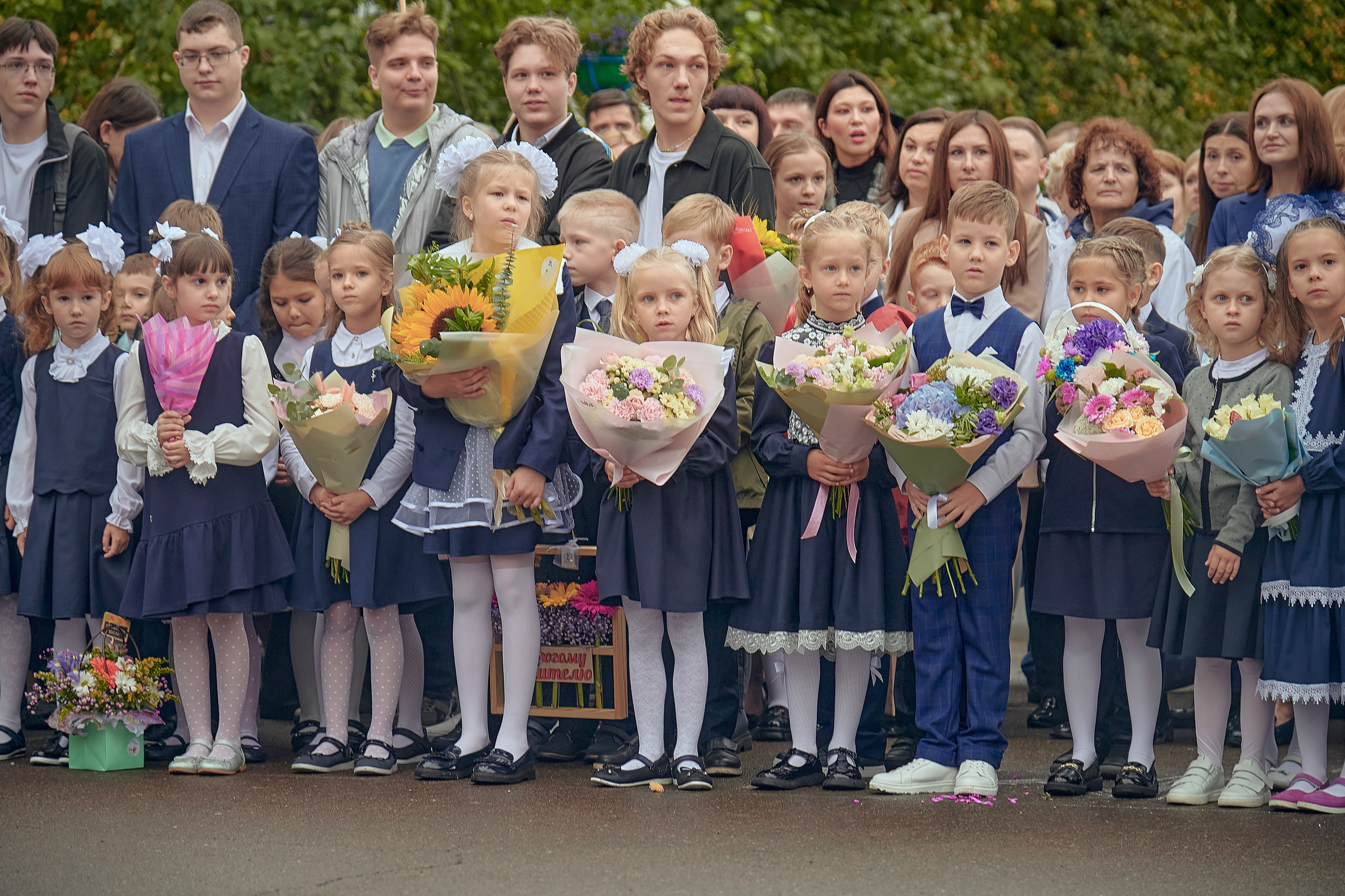 Портфолио репортажной фотосъёмки: 1 сентября в школе № 149. Фотограф Яковлев Роман — Красноярск