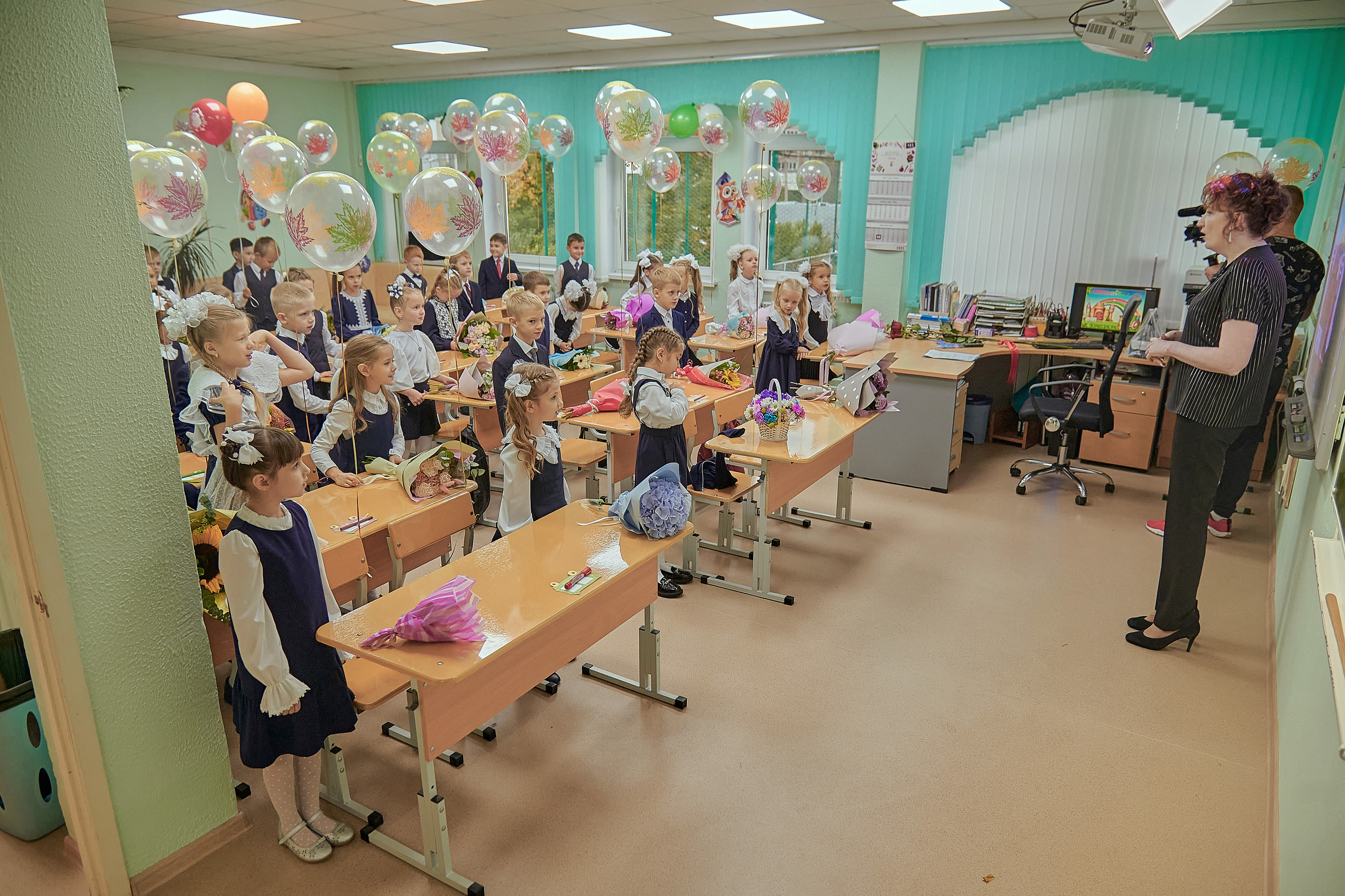 Портфолио репортажной фотосъёмки: 1 сентября в школе № 149. Фотограф Яковлев Роман — Красноярск