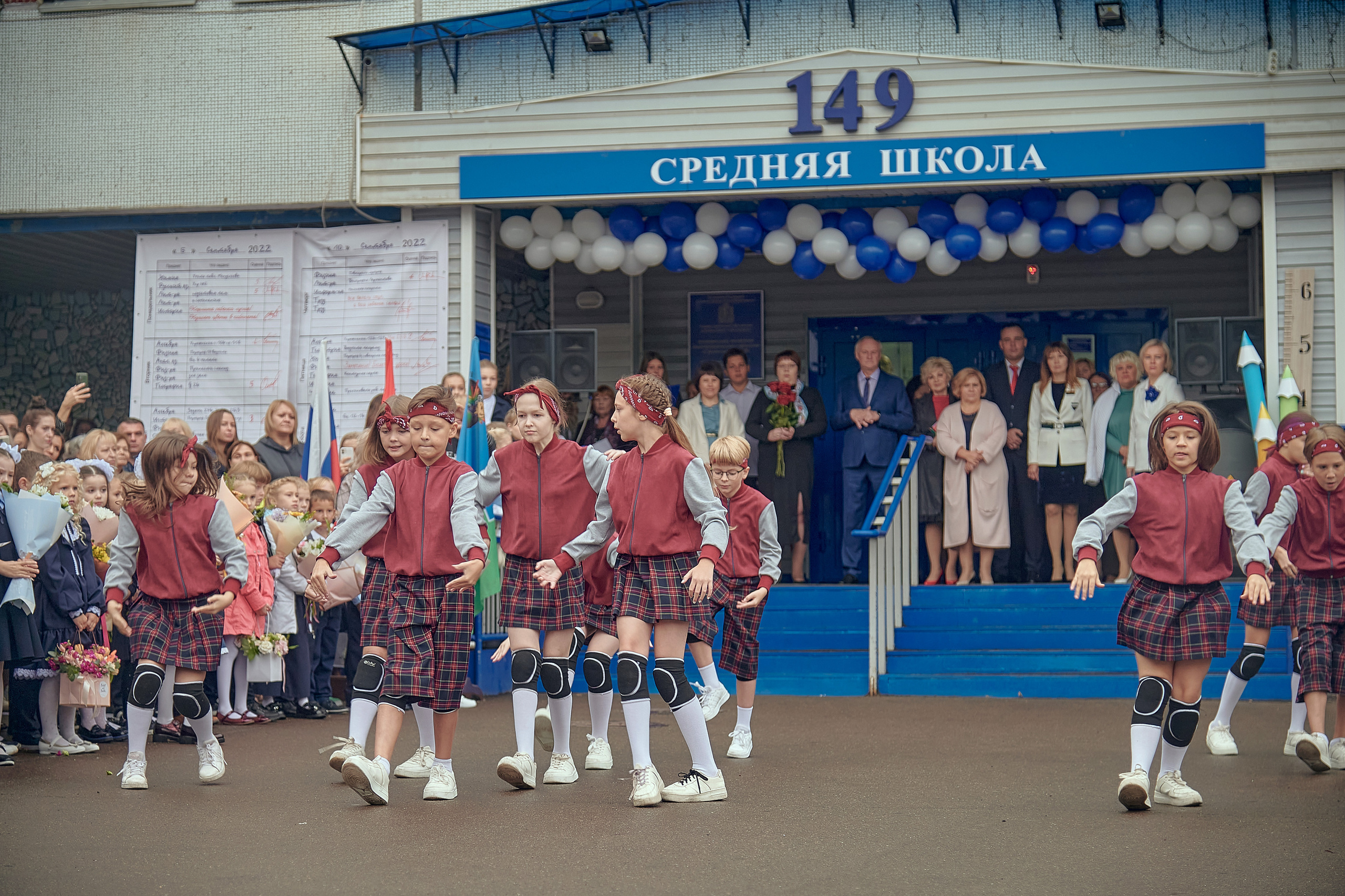 Портфолио репортажной фотосъёмки: 1 сентября в школе № 149. Фотограф Яковлев Роман — Красноярск