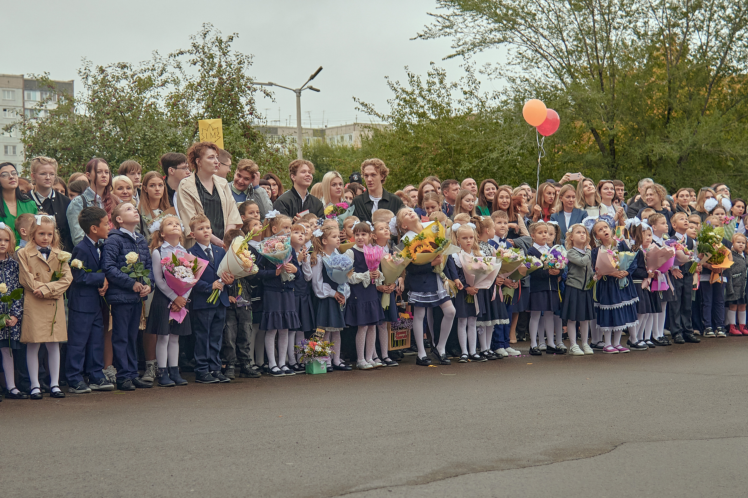Портфолио репортажной фотосъёмки: 1 сентября в школе № 149. Фотограф Яковлев Роман — Красноярск
