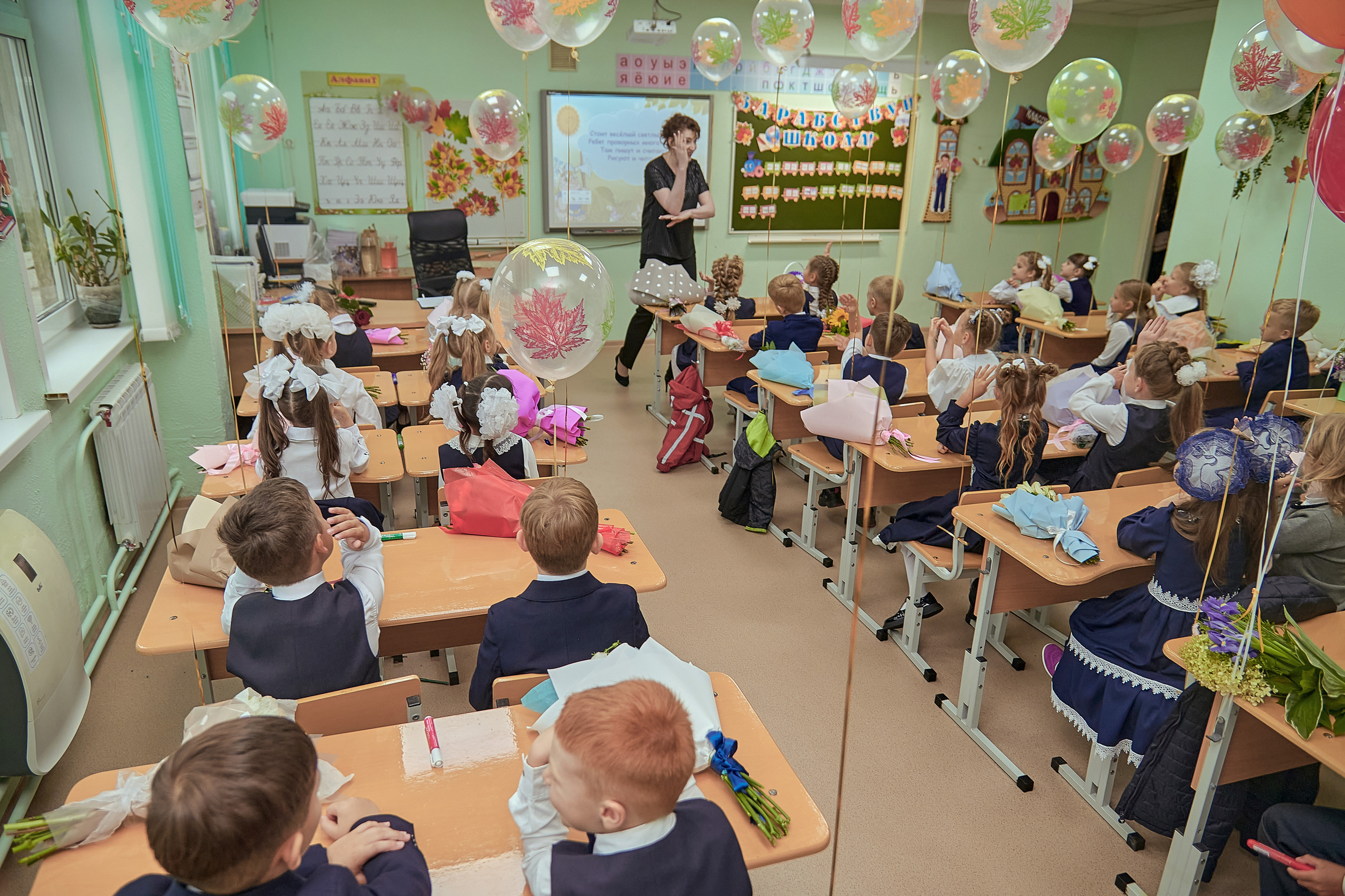 Портфолио репортажной фотосъёмки: 1 сентября в школе № 149. Фотограф Яковлев Роман — Красноярск