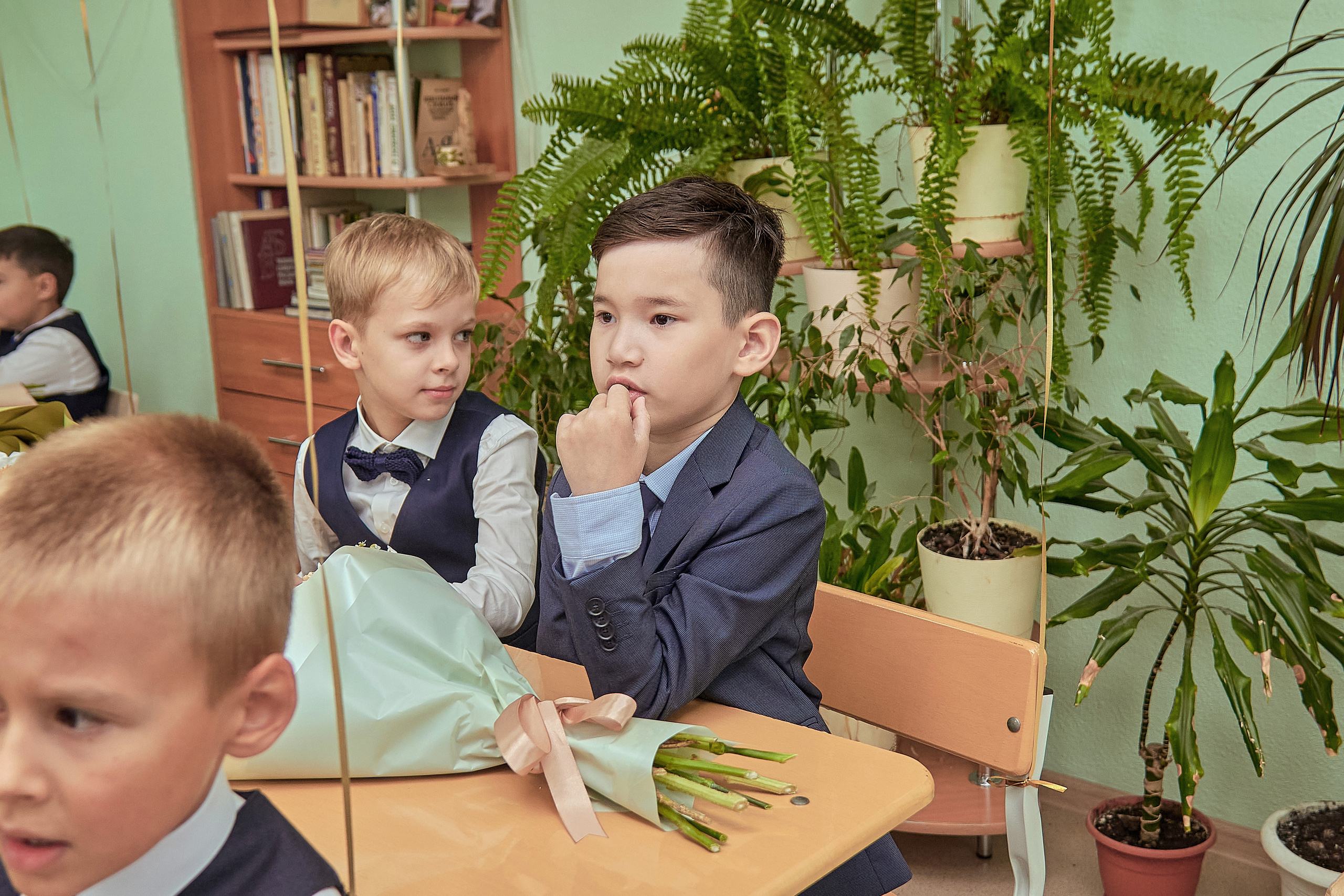 Портфолио репортажной фотосъёмки: 1 сентября в школе № 149. Фотограф Яковлев Роман — Красноярск