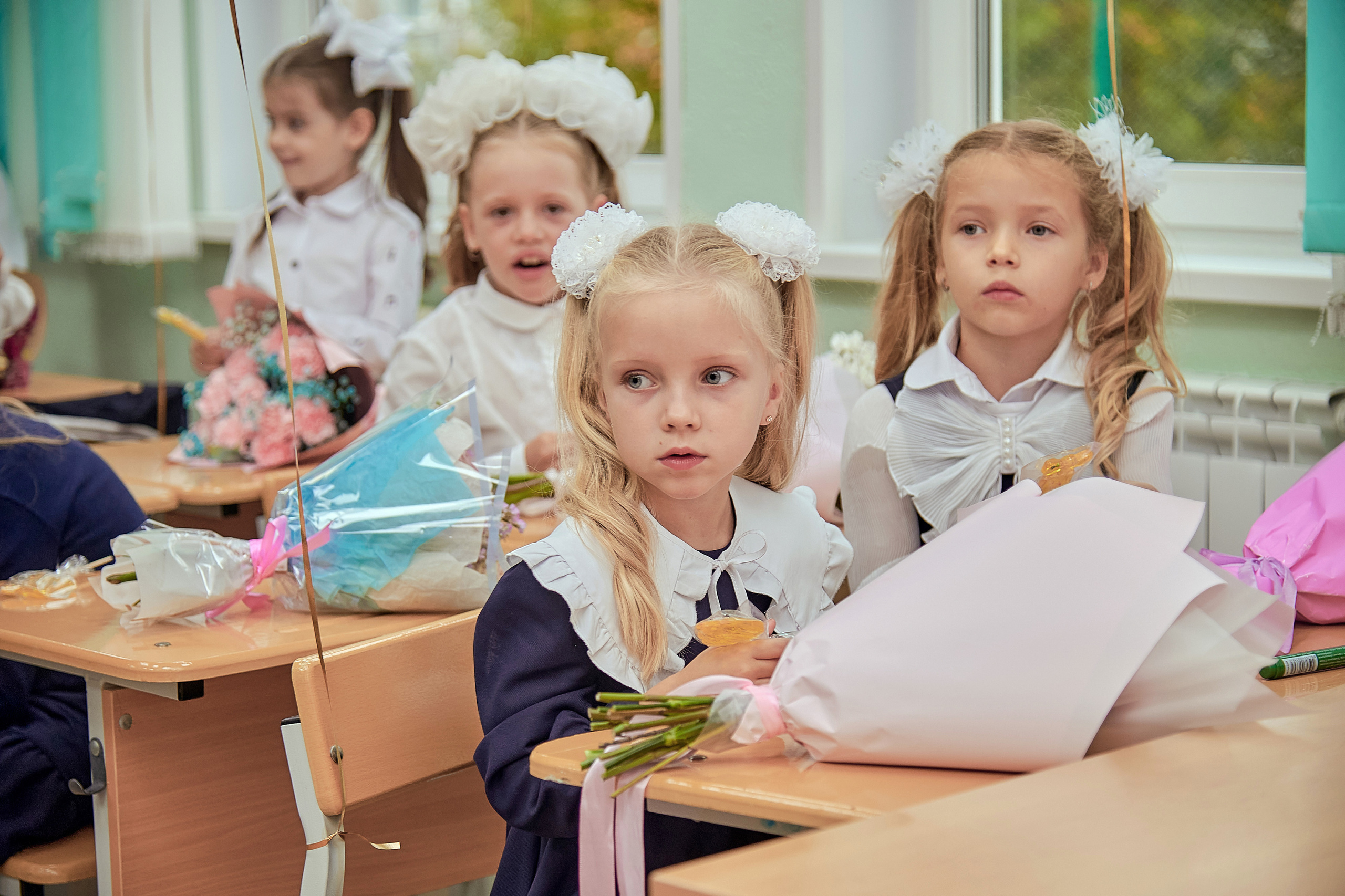 Портфолио репортажной фотосъёмки: 1 сентября в школе № 149. Фотограф Яковлев Роман — Красноярск