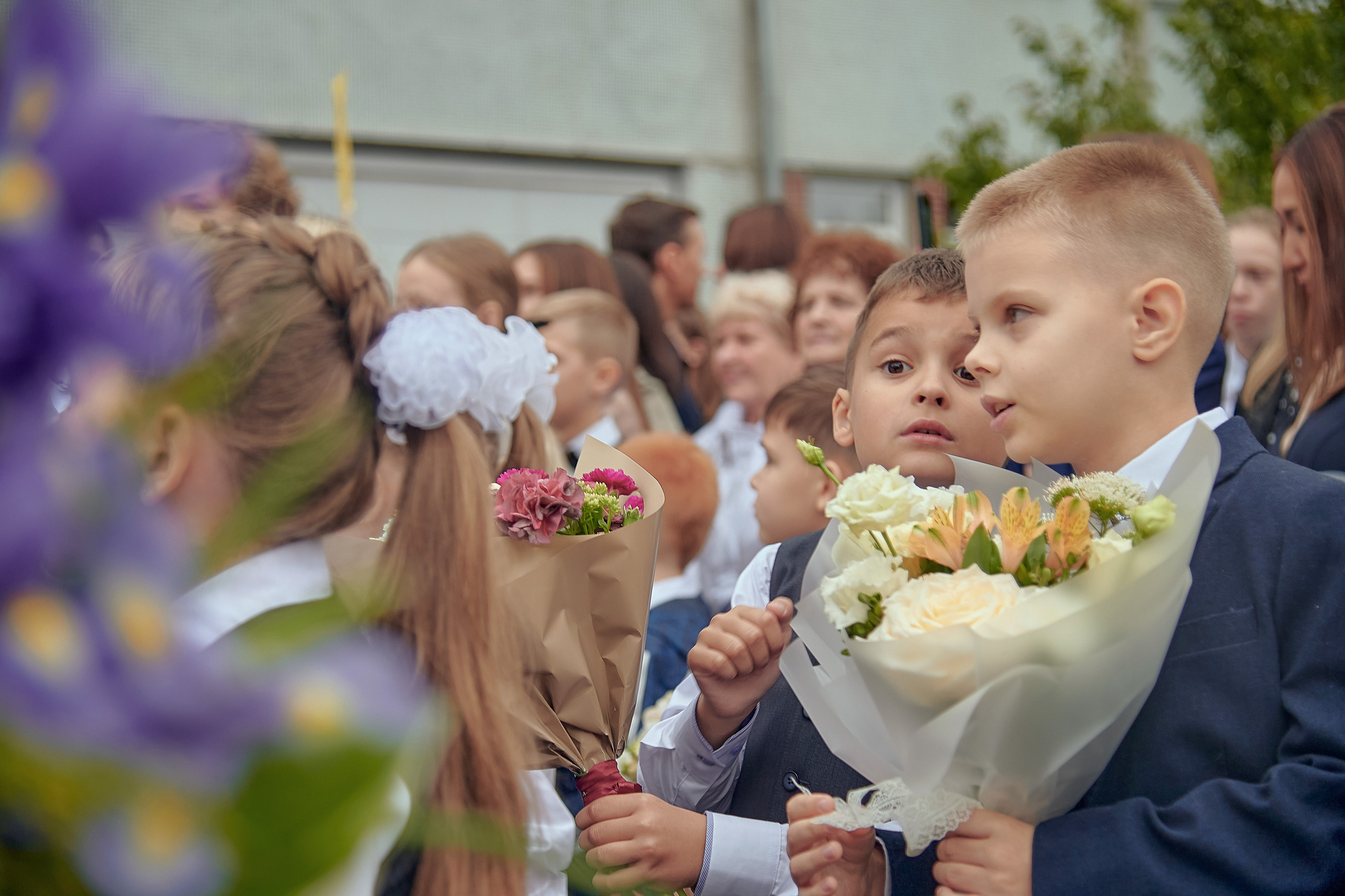 Портфолио репортажной фотосъёмки: 1 сентября в школе № 149. Фотограф Яковлев Роман — Красноярск