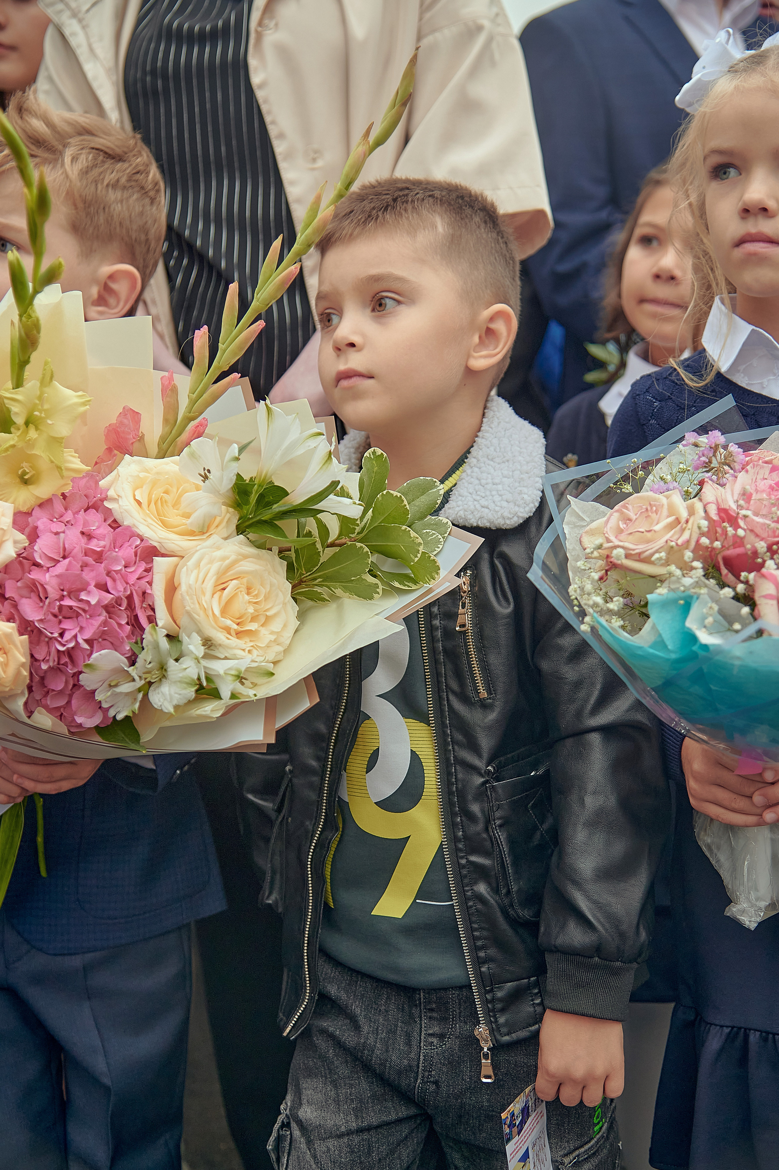 Портфолио репортажной фотосъёмки: 1 сентября в школе № 149. Фотограф Яковлев Роман — Красноярск