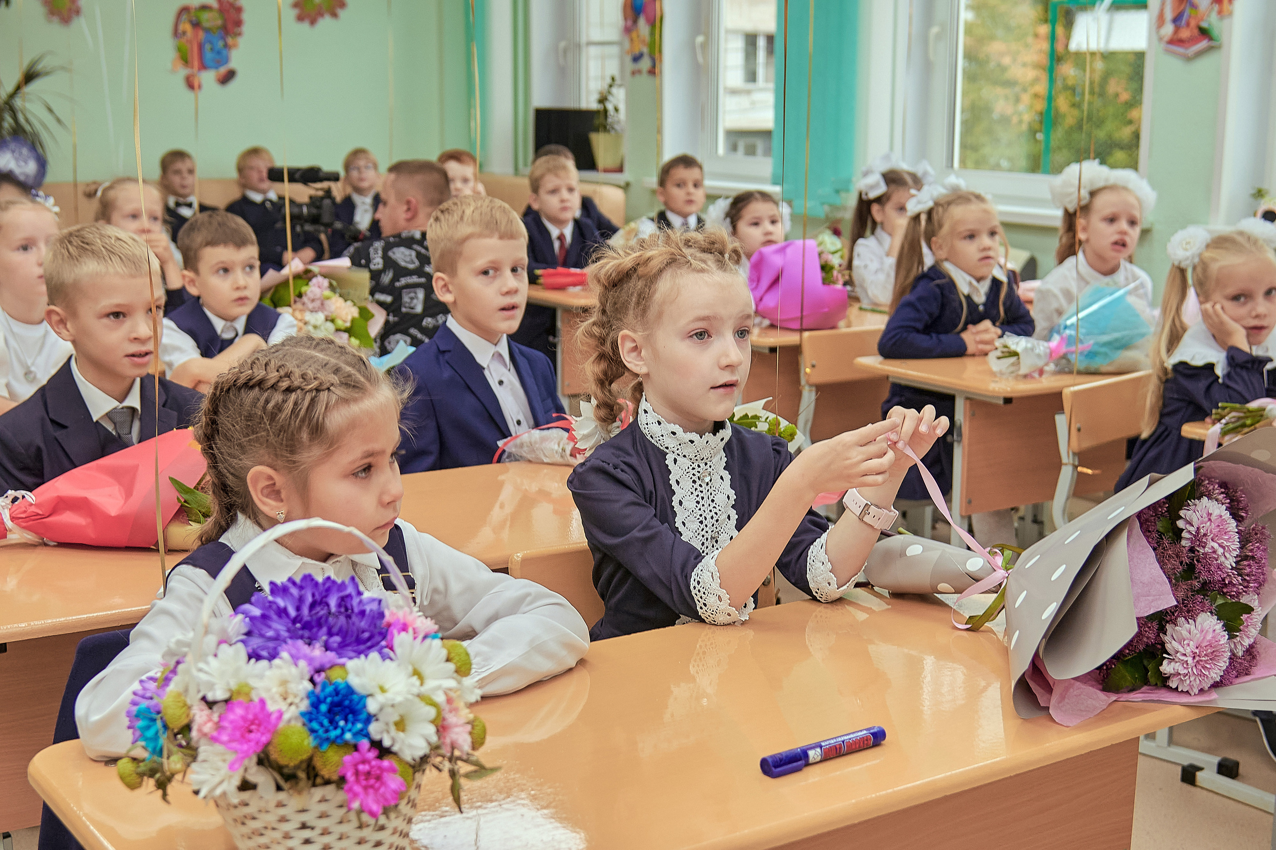 Портфолио репортажной фотосъёмки: 1 сентября в школе № 149. Фотограф Яковлев Роман — Красноярск