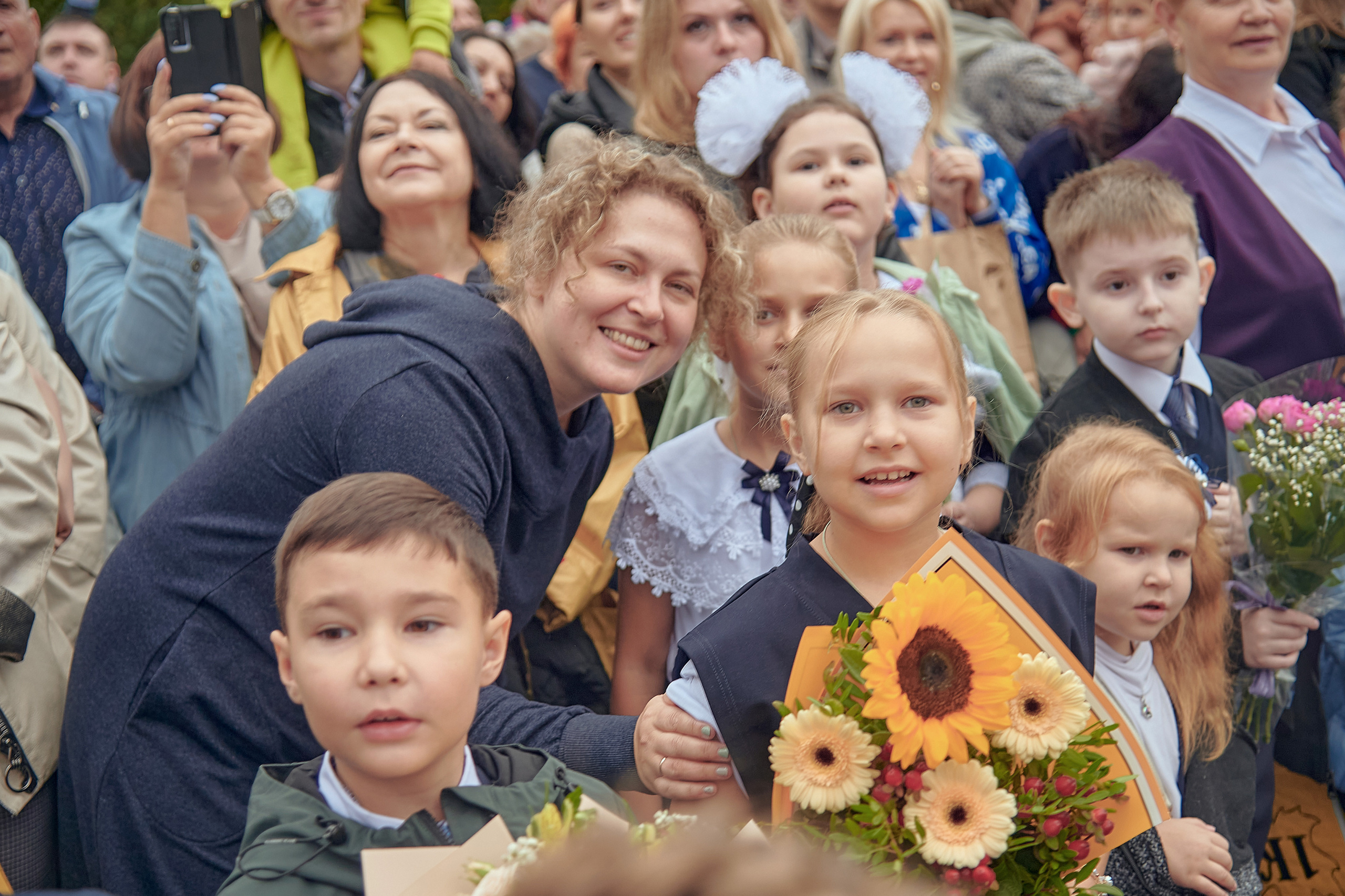 Портфолио репортажной фотосъёмки: 1 сентября в школе № 149. Фотограф Яковлев Роман — Красноярск