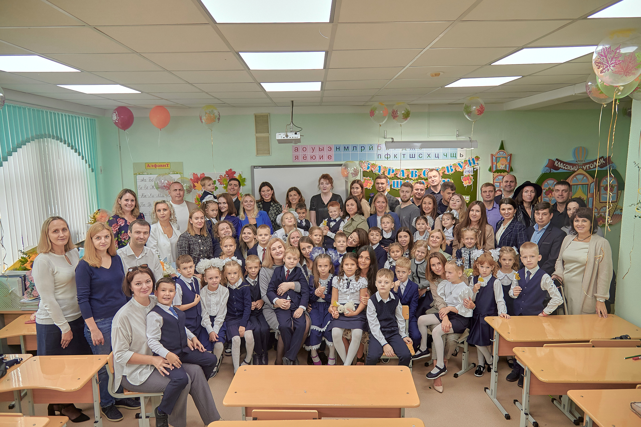 Портфолио репортажной фотосъёмки: 1 сентября в школе № 149. Фотограф Яковлев Роман — Красноярск